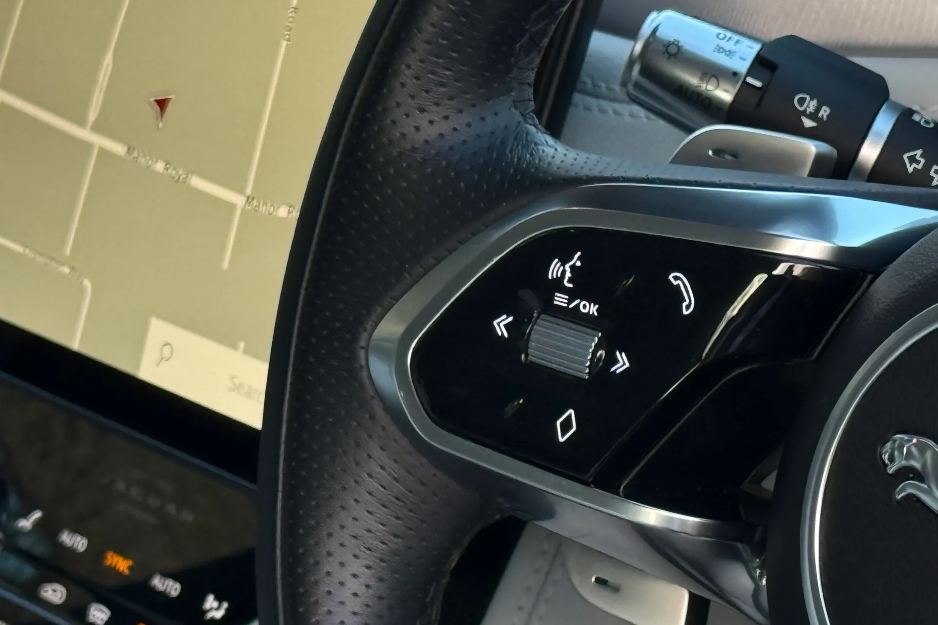 Jaguar F-PACE thumbnail image number 42