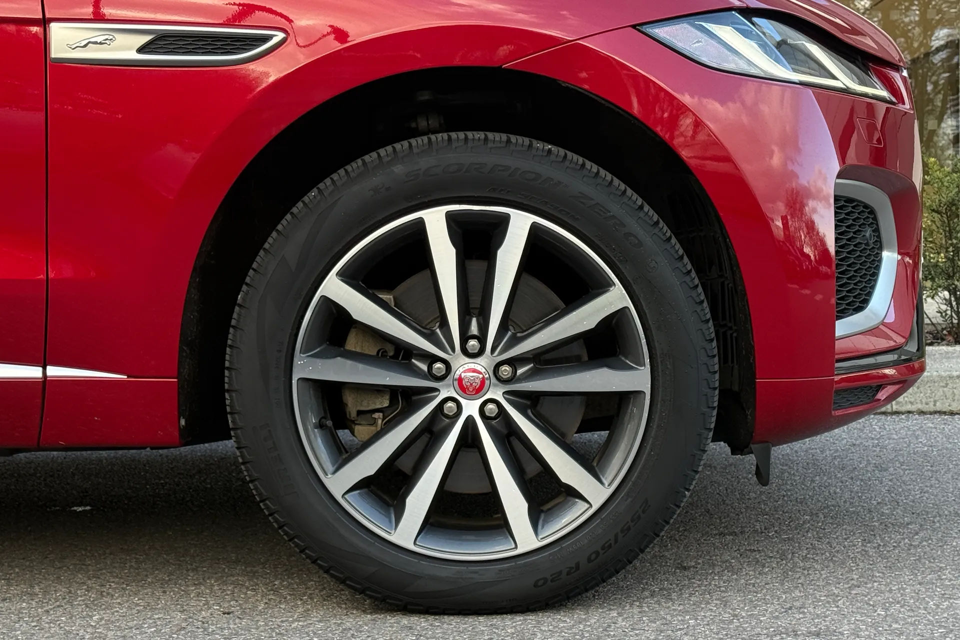 Jaguar F-PACE thumbnail image number 17