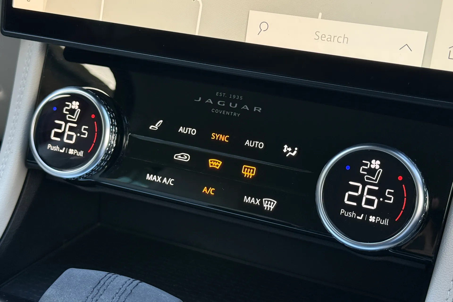 Jaguar F-PACE thumbnail image number 26