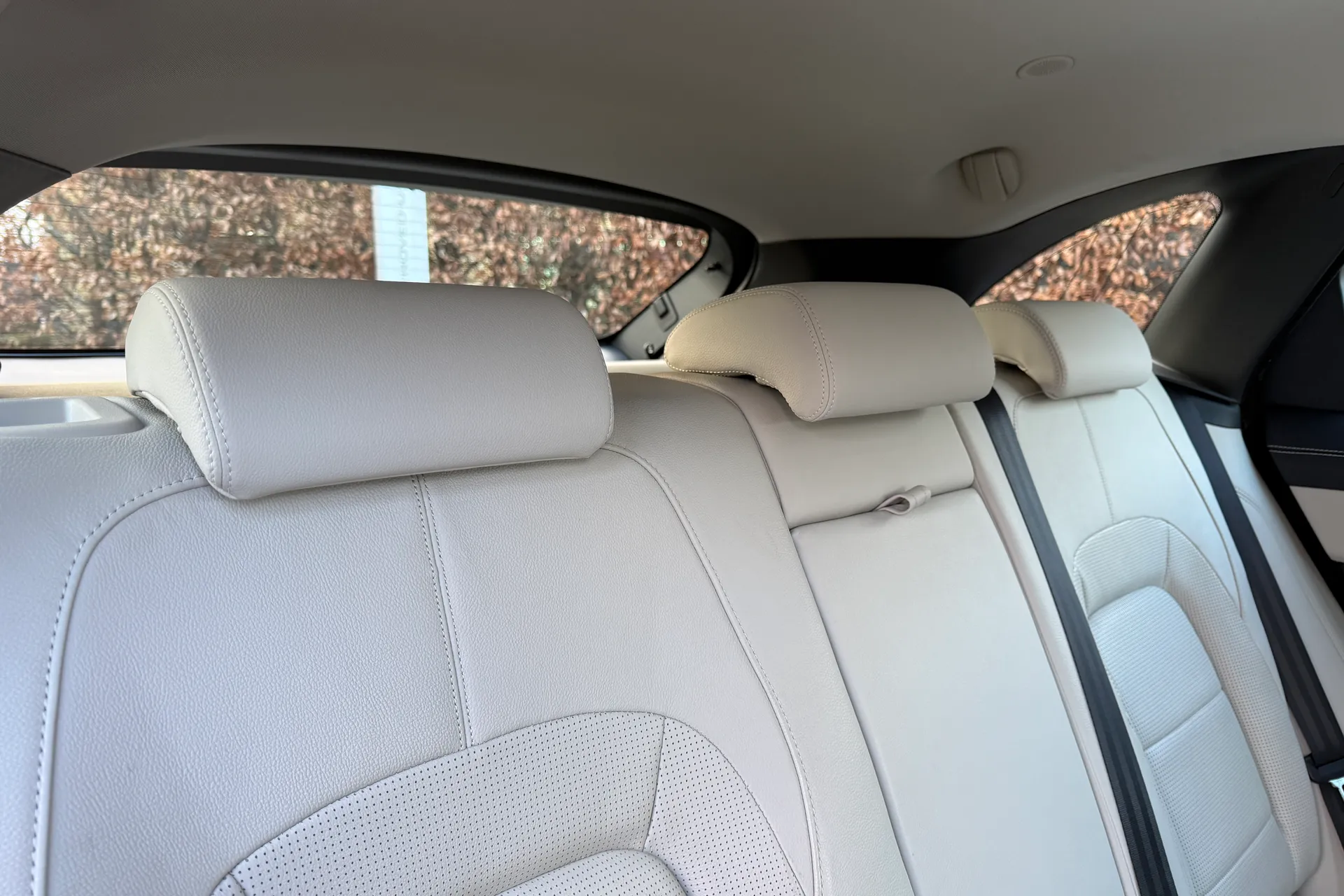 Jaguar F-PACE thumbnail image number 34