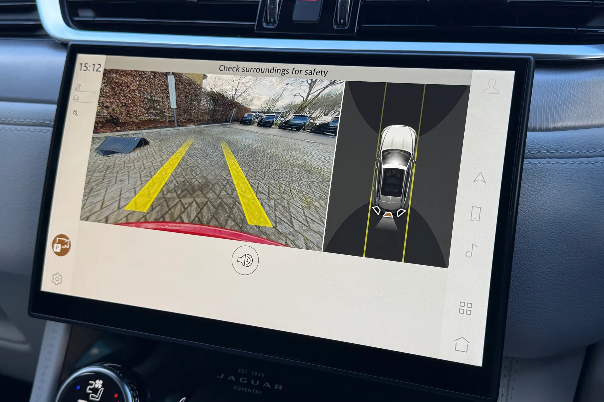 Jaguar F-PACE thumbnail image number 6