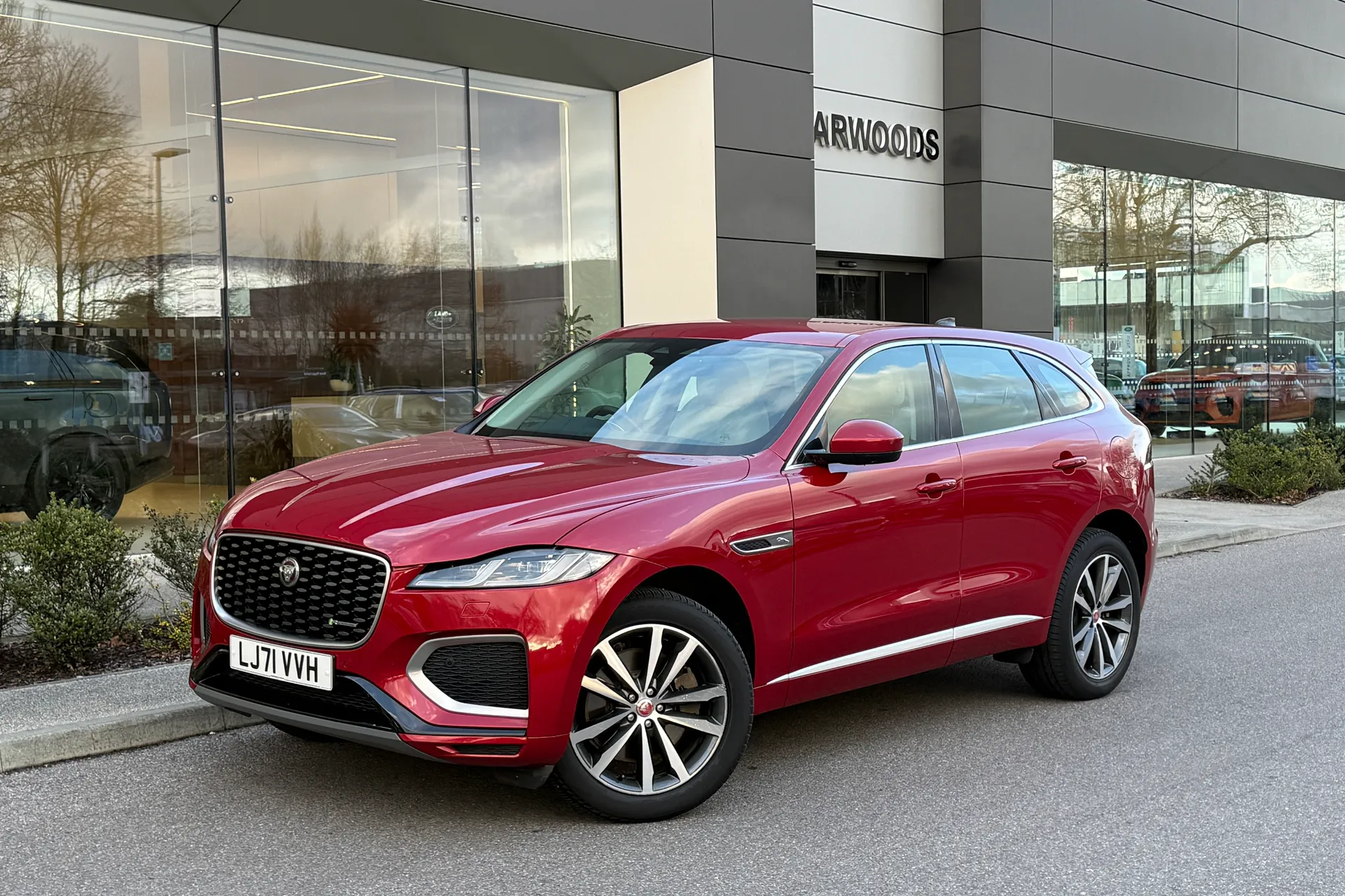 Jaguar F-PACE thumbnail image number 16