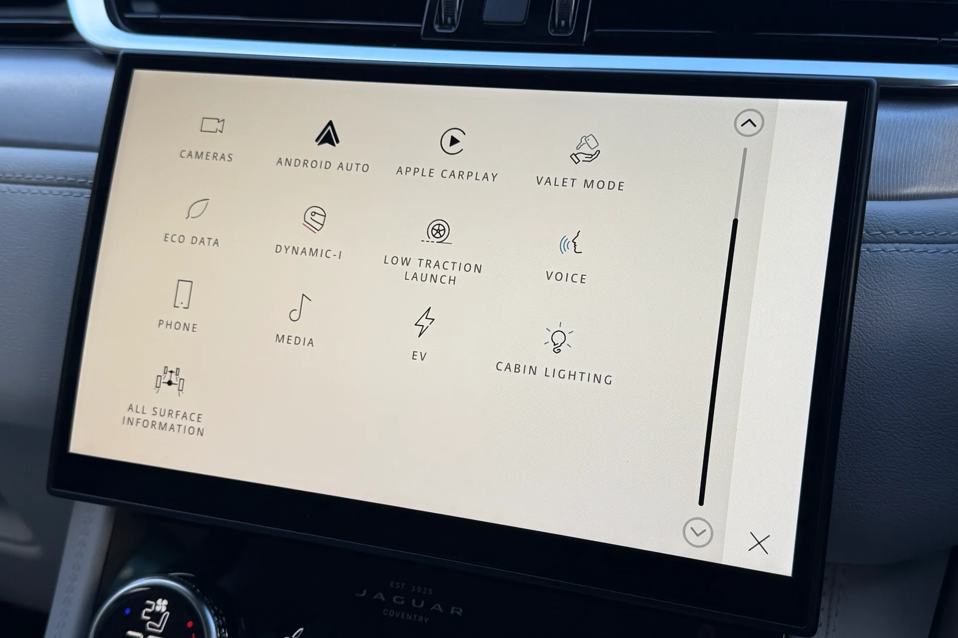 Jaguar F-PACE thumbnail image number 29