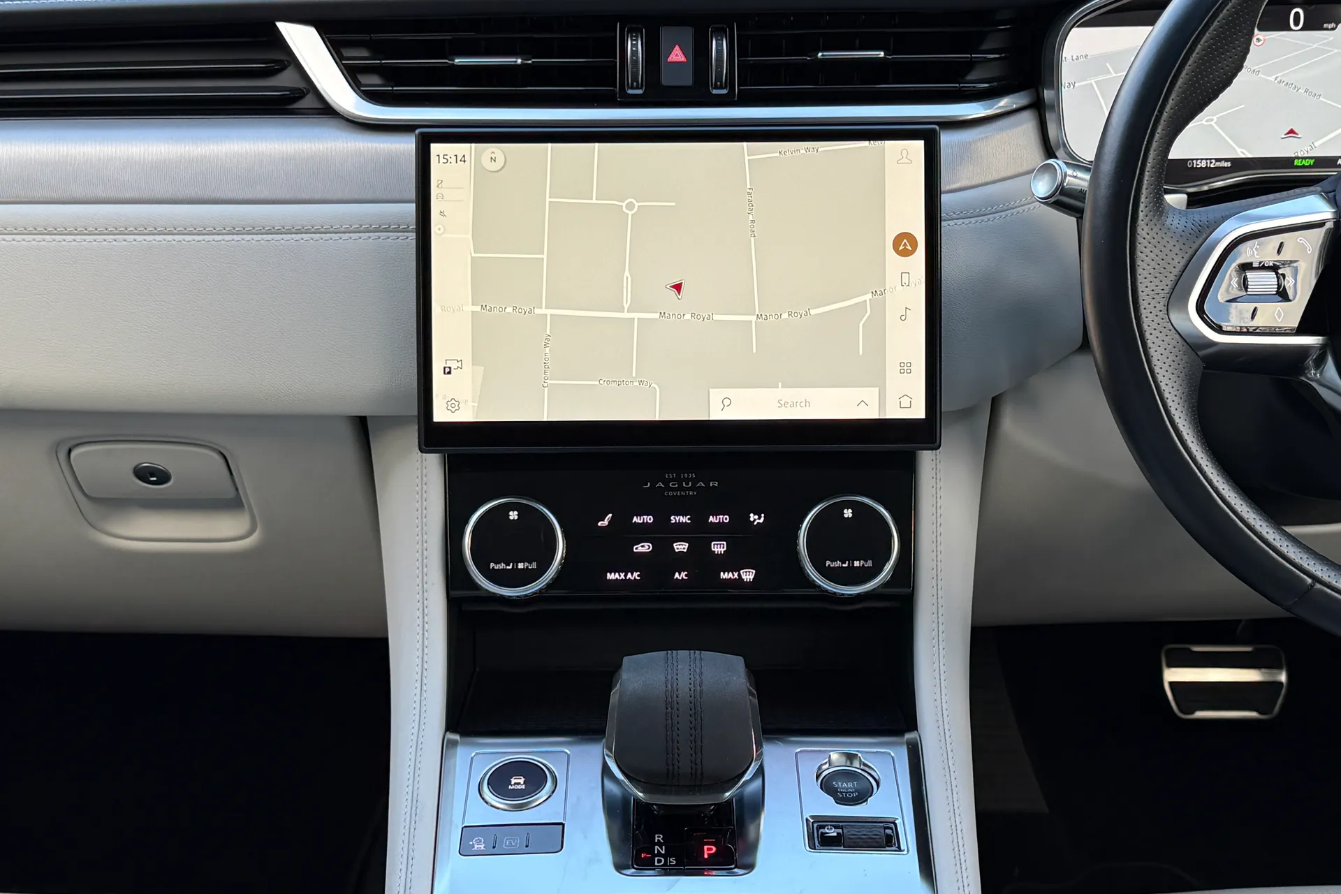 Jaguar F-PACE thumbnail image number 20