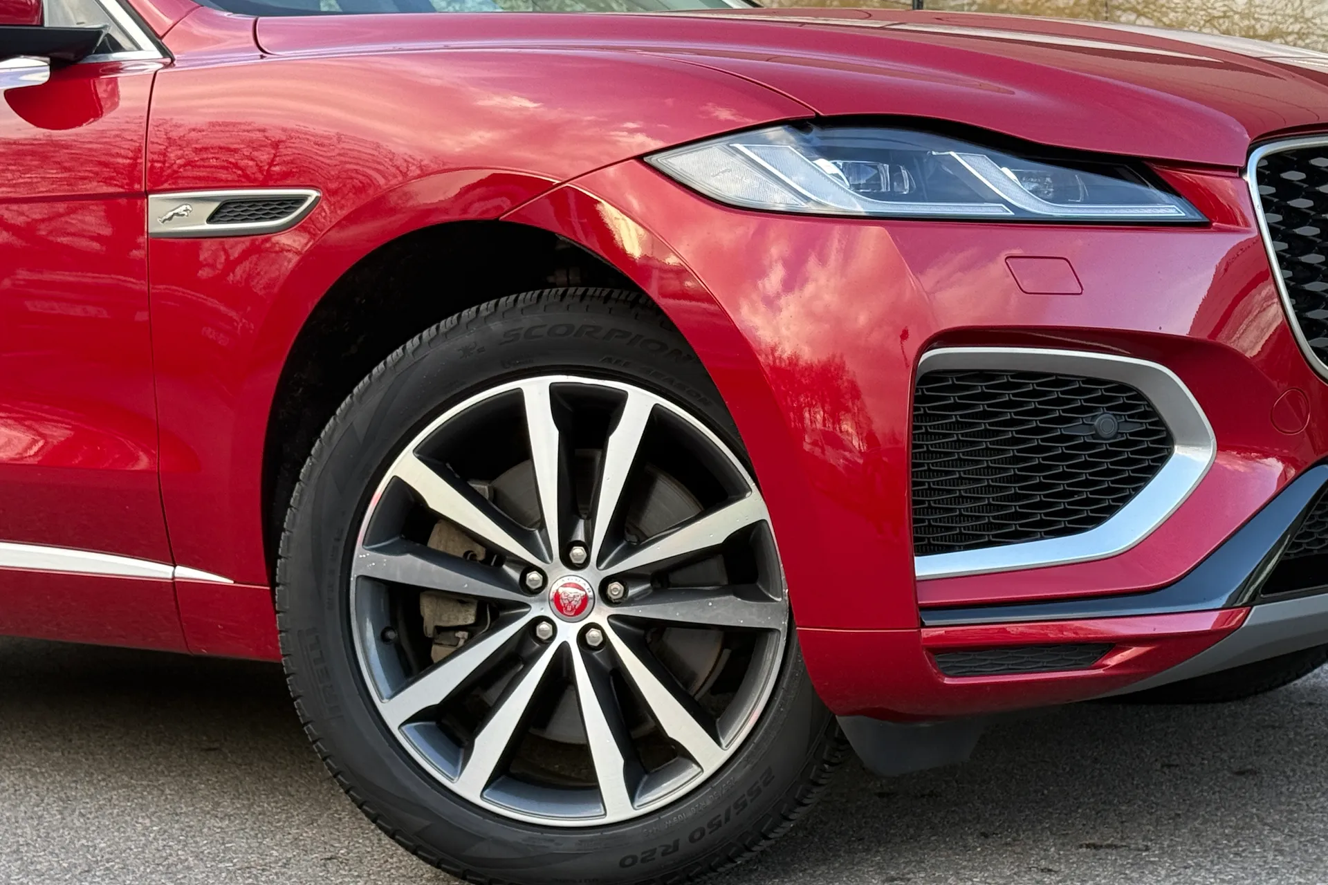 Jaguar F-PACE thumbnail image number 10