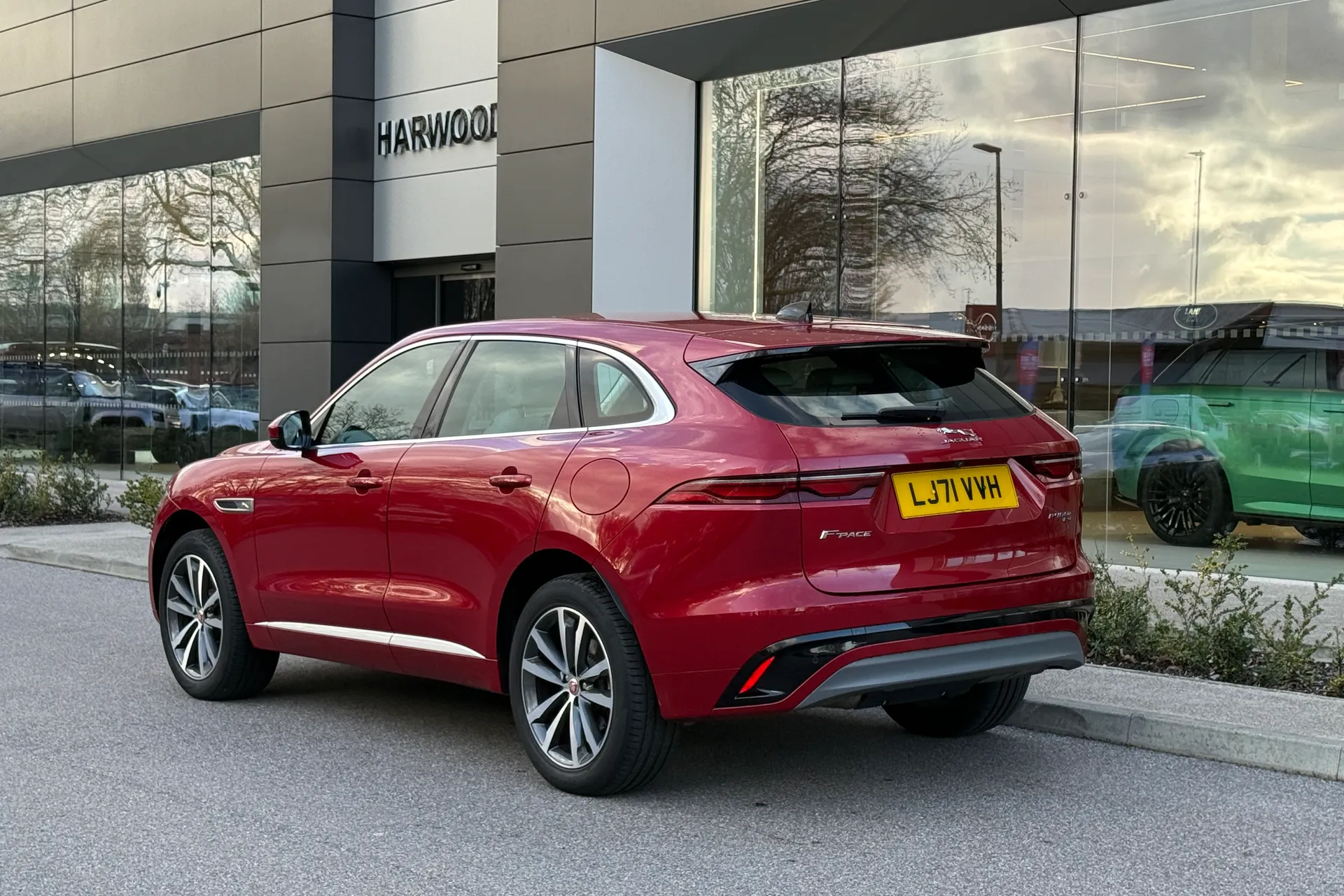 Jaguar F-PACE thumbnail image number 14