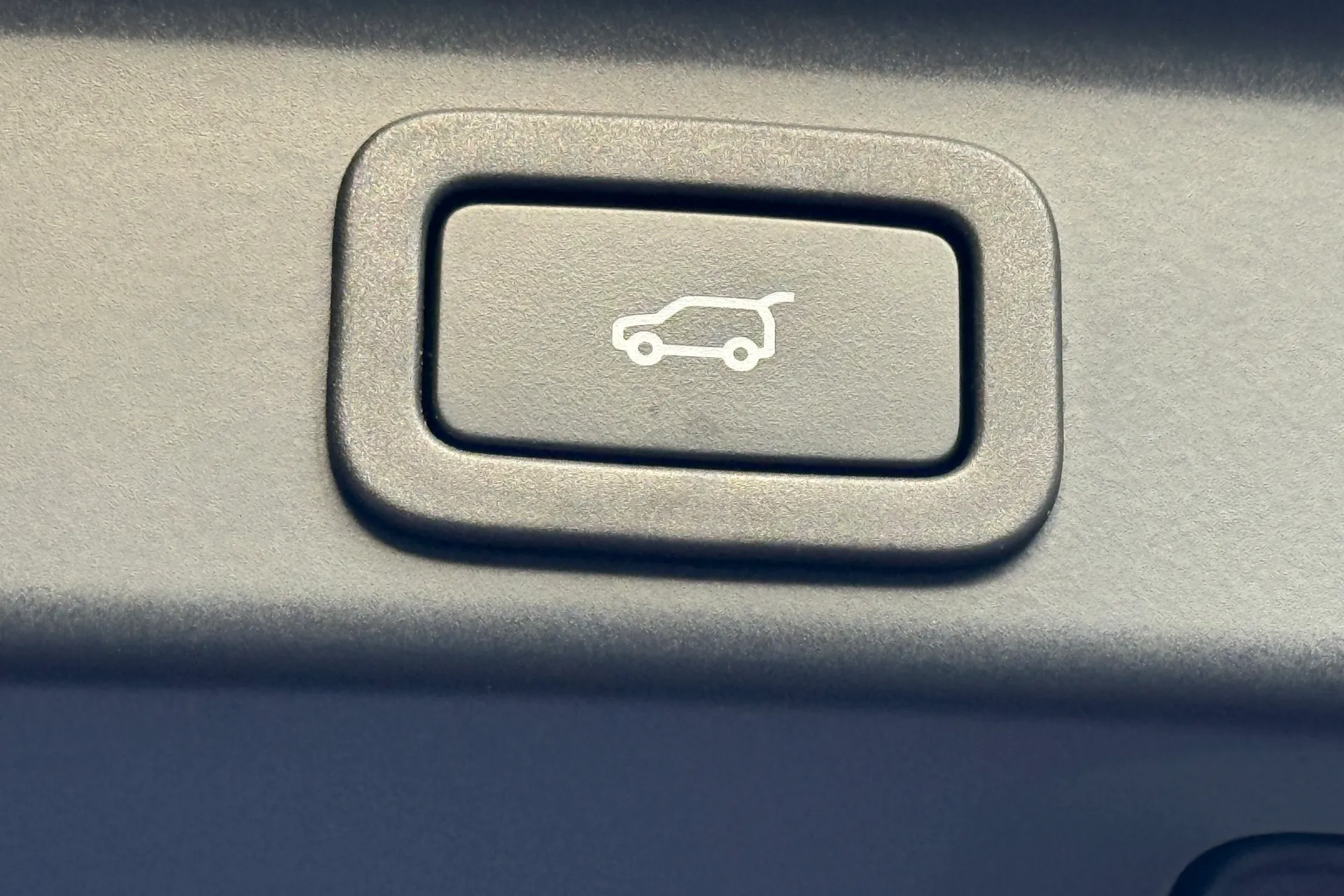 Jaguar F-PACE thumbnail image number 31