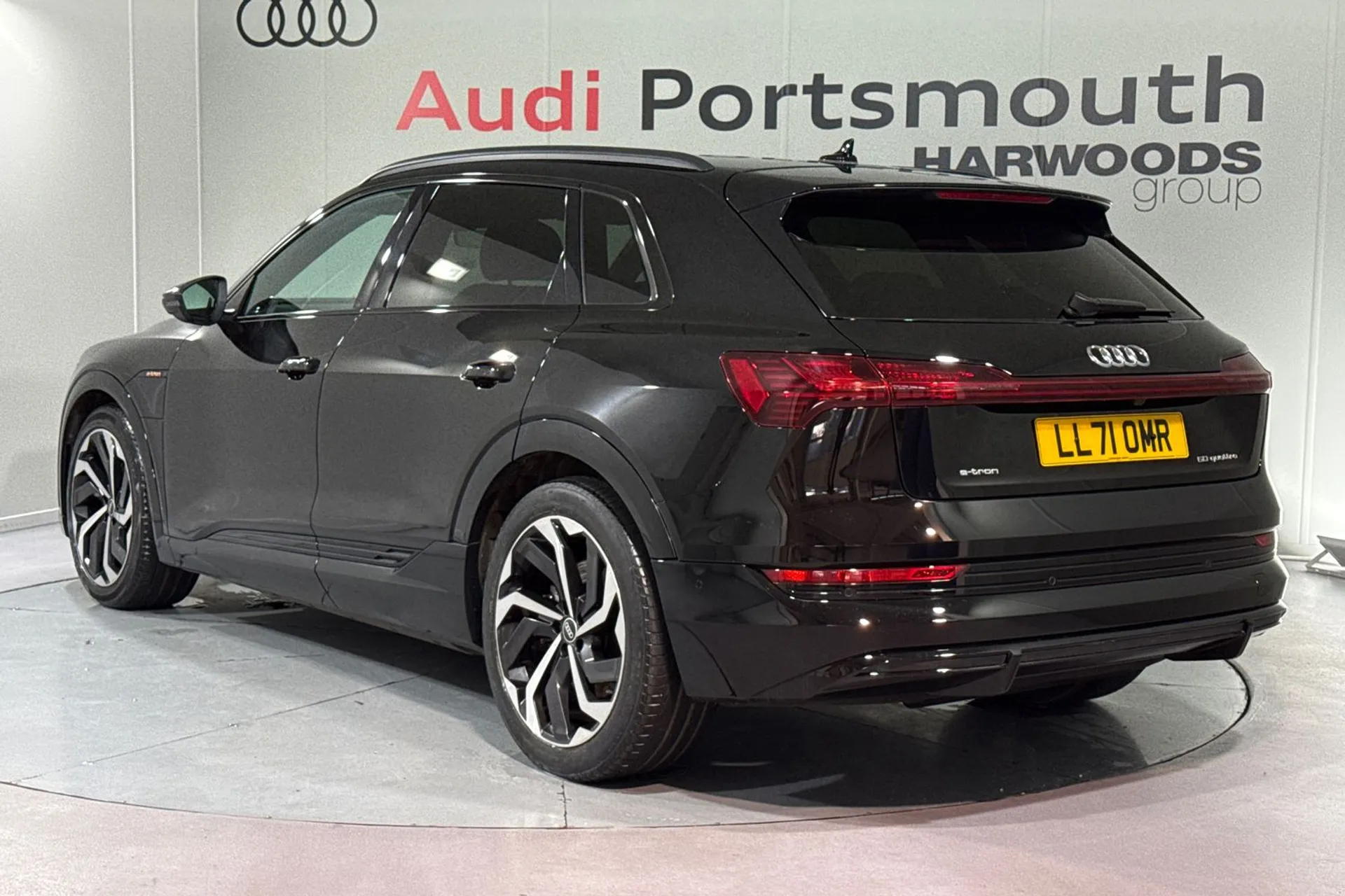 Audi e-tron thumbnail image number 11