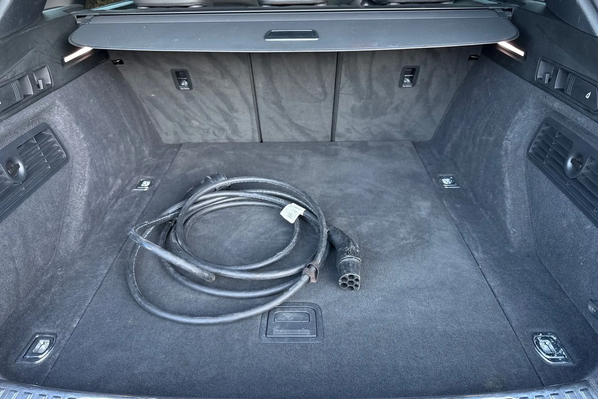 Audi e-tron thumbnail image number 17