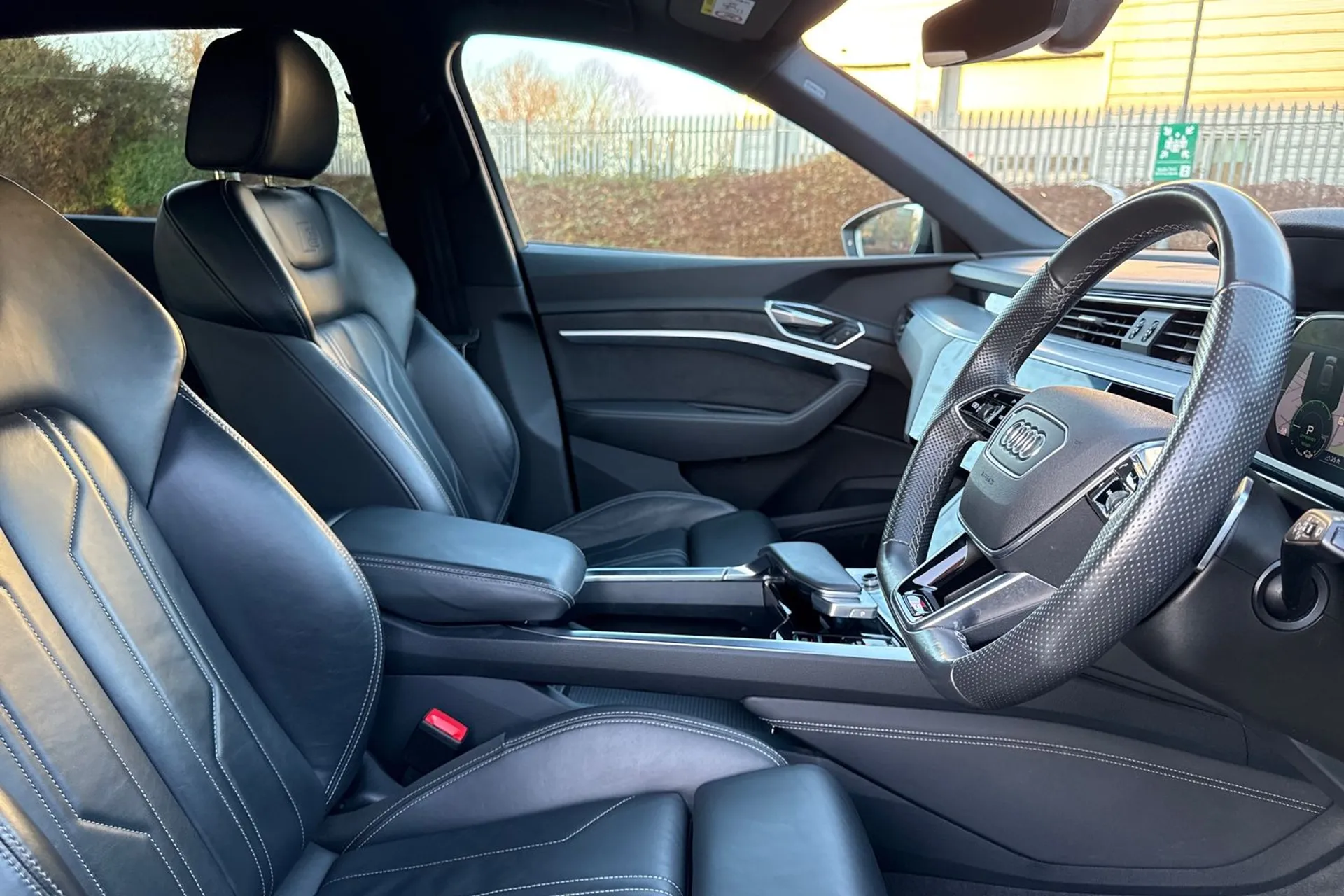 Audi e-tron thumbnail image number 28