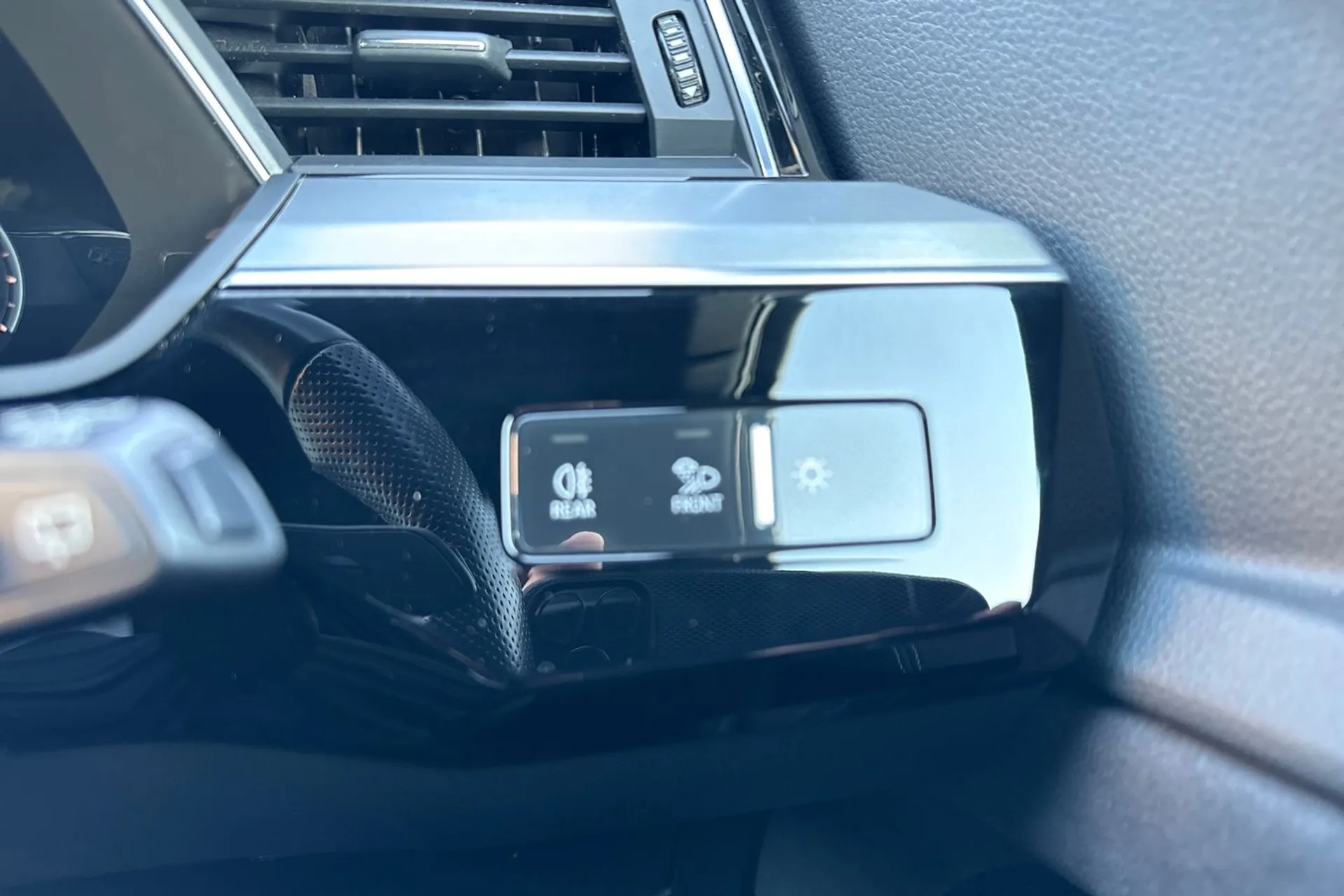 Audi e-tron thumbnail image number 52