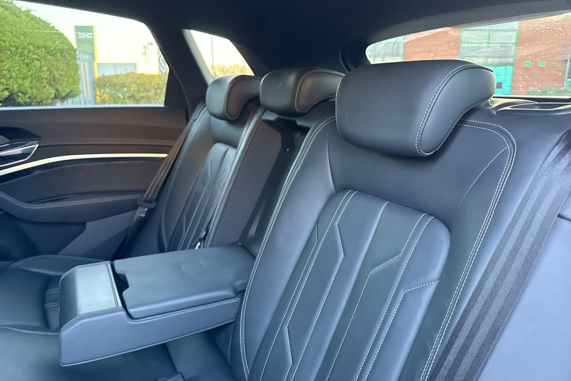 Audi e-tron thumbnail image number 37