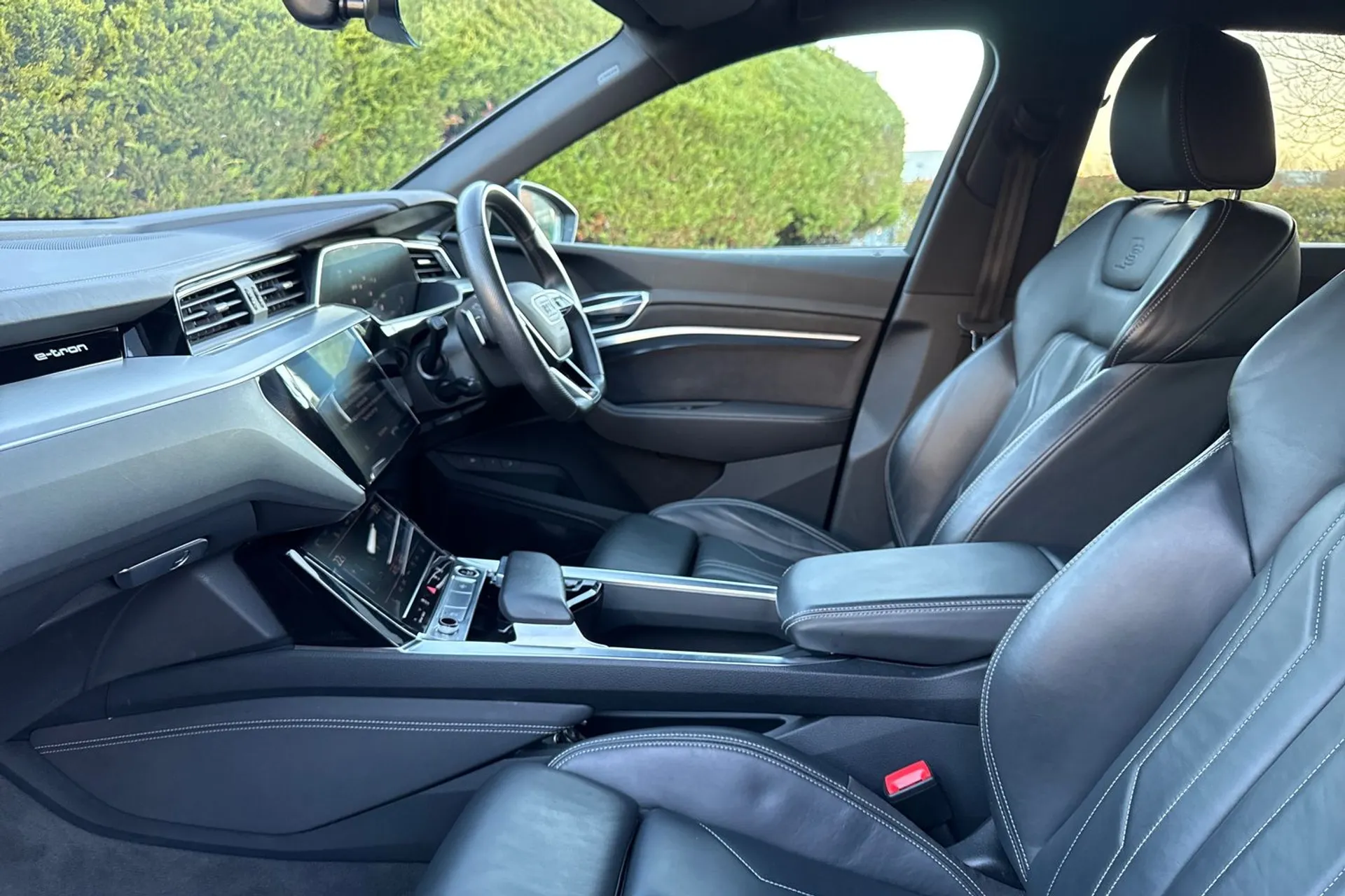 Audi e-tron thumbnail image number 35