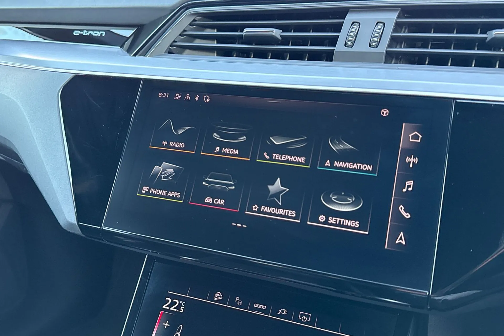 Audi e-tron thumbnail image number 31