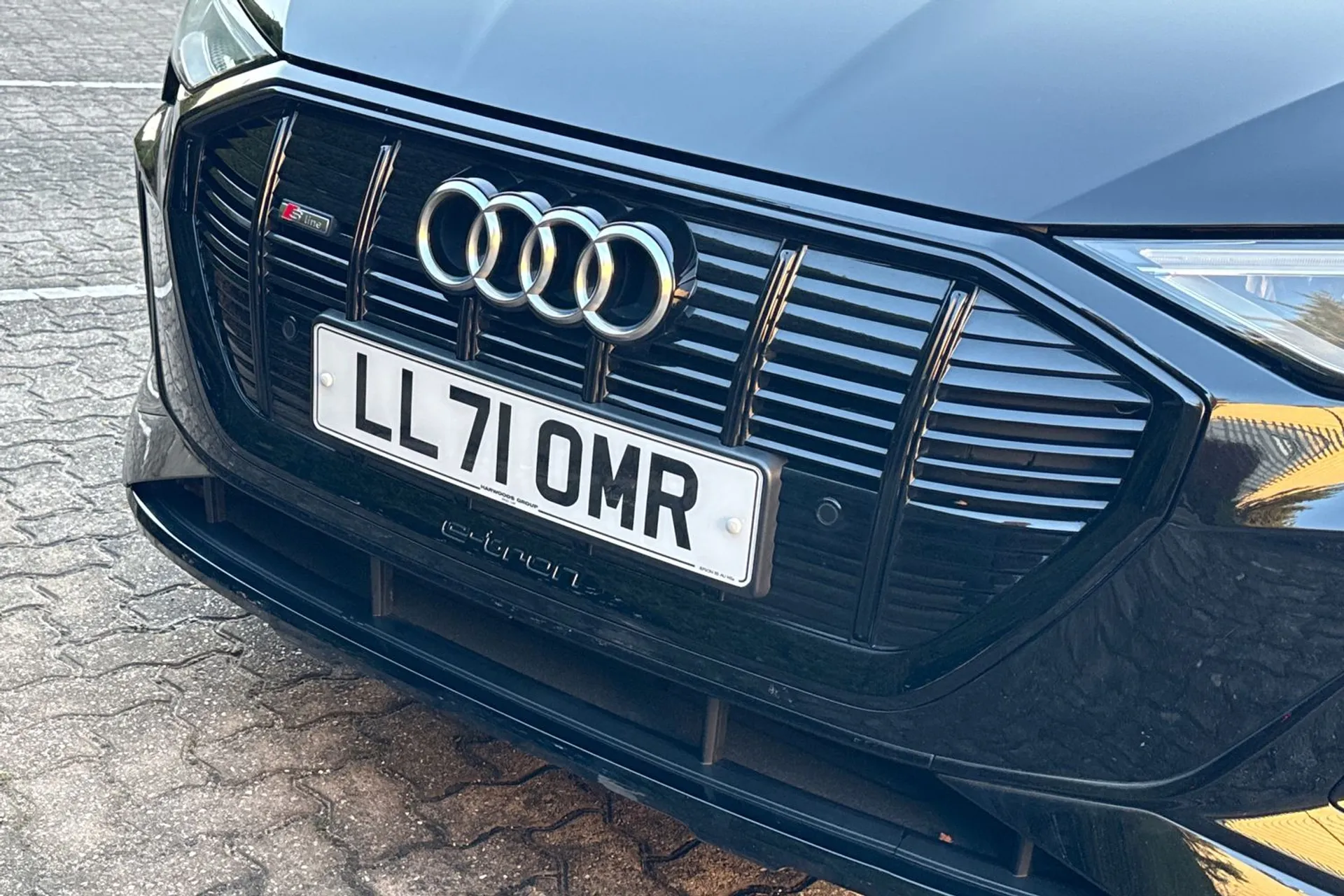 Audi e-tron thumbnail image number 9