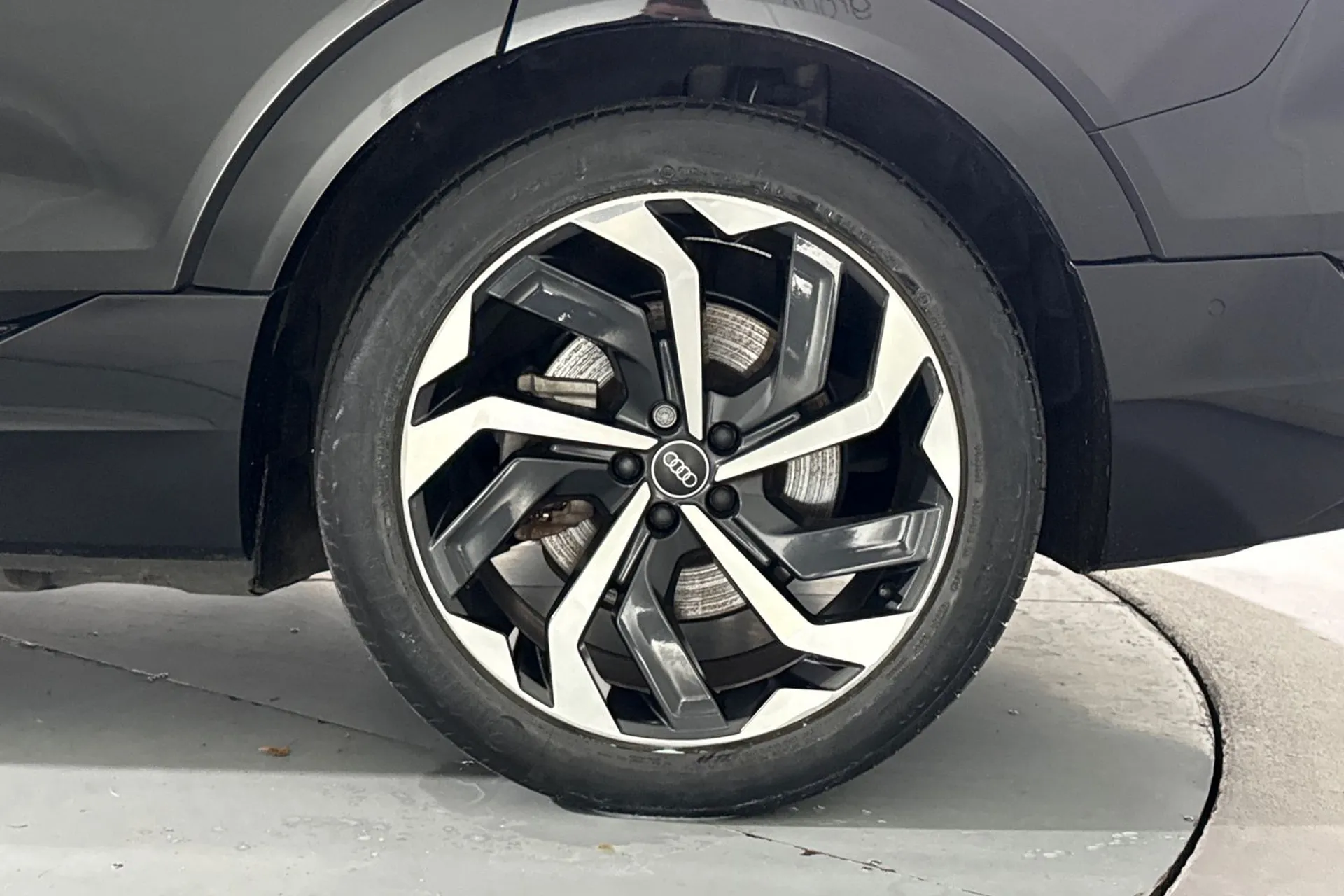 Audi e-tron thumbnail image number 13