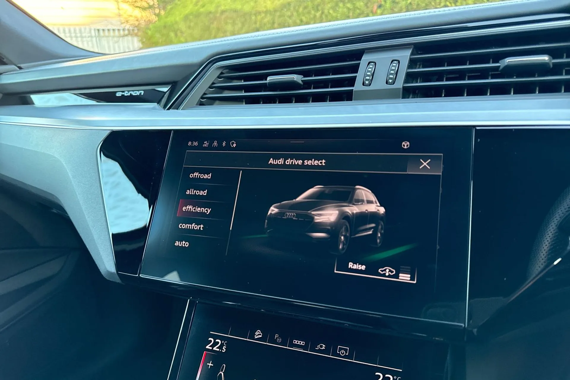 Audi e-tron thumbnail image number 39