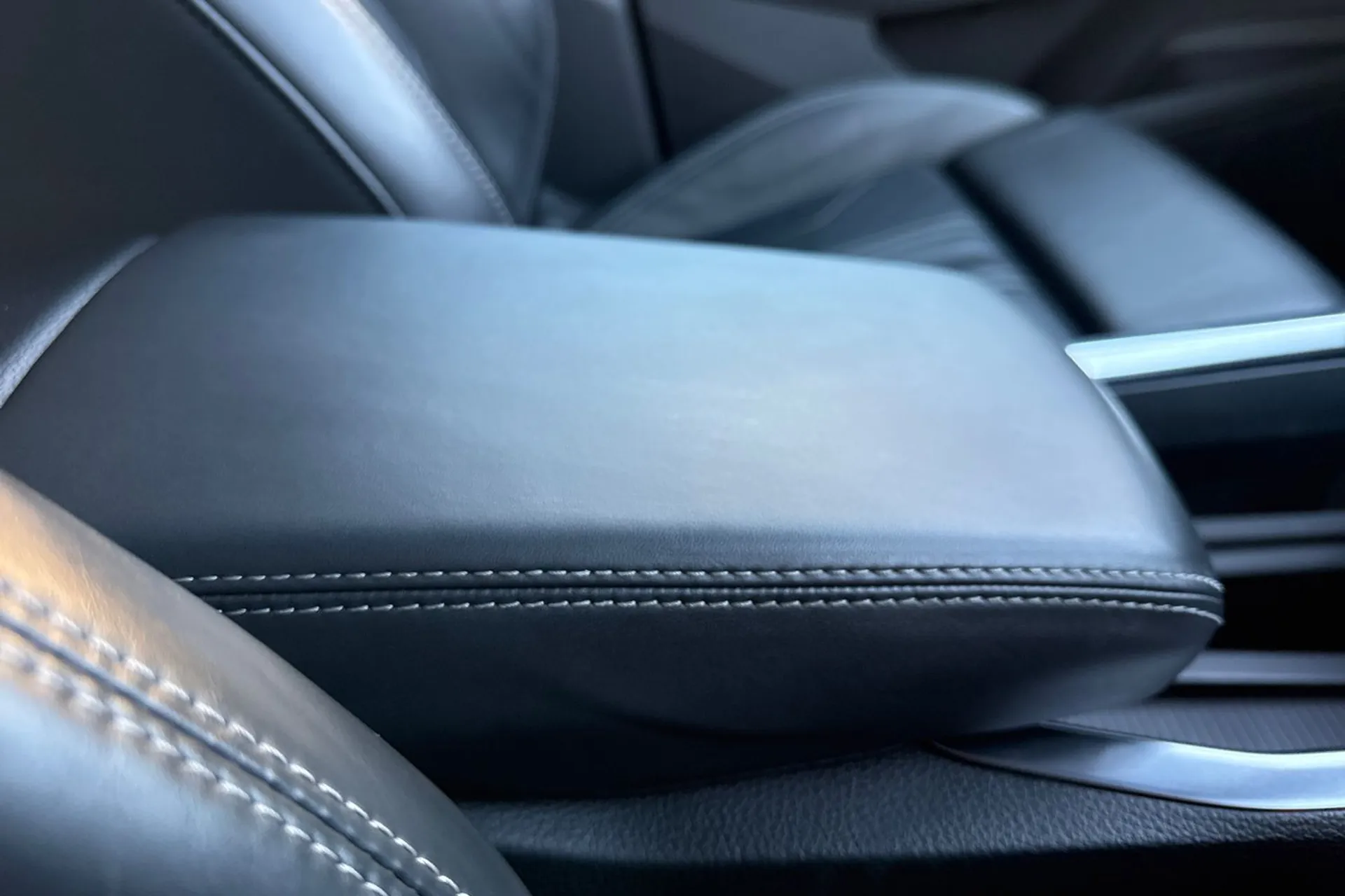 Audi e-tron thumbnail image number 48