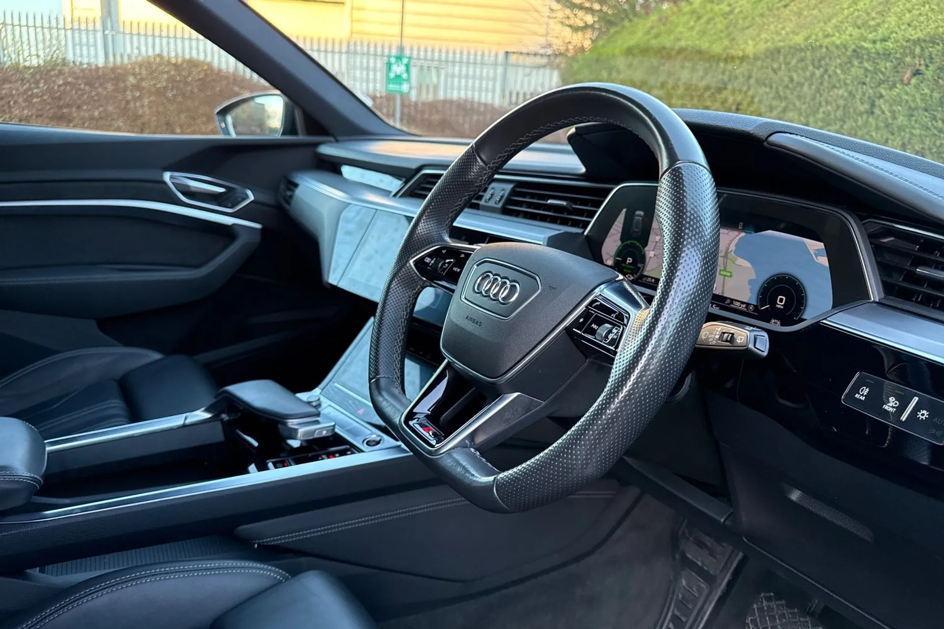 Audi e-tron thumbnail image number 30