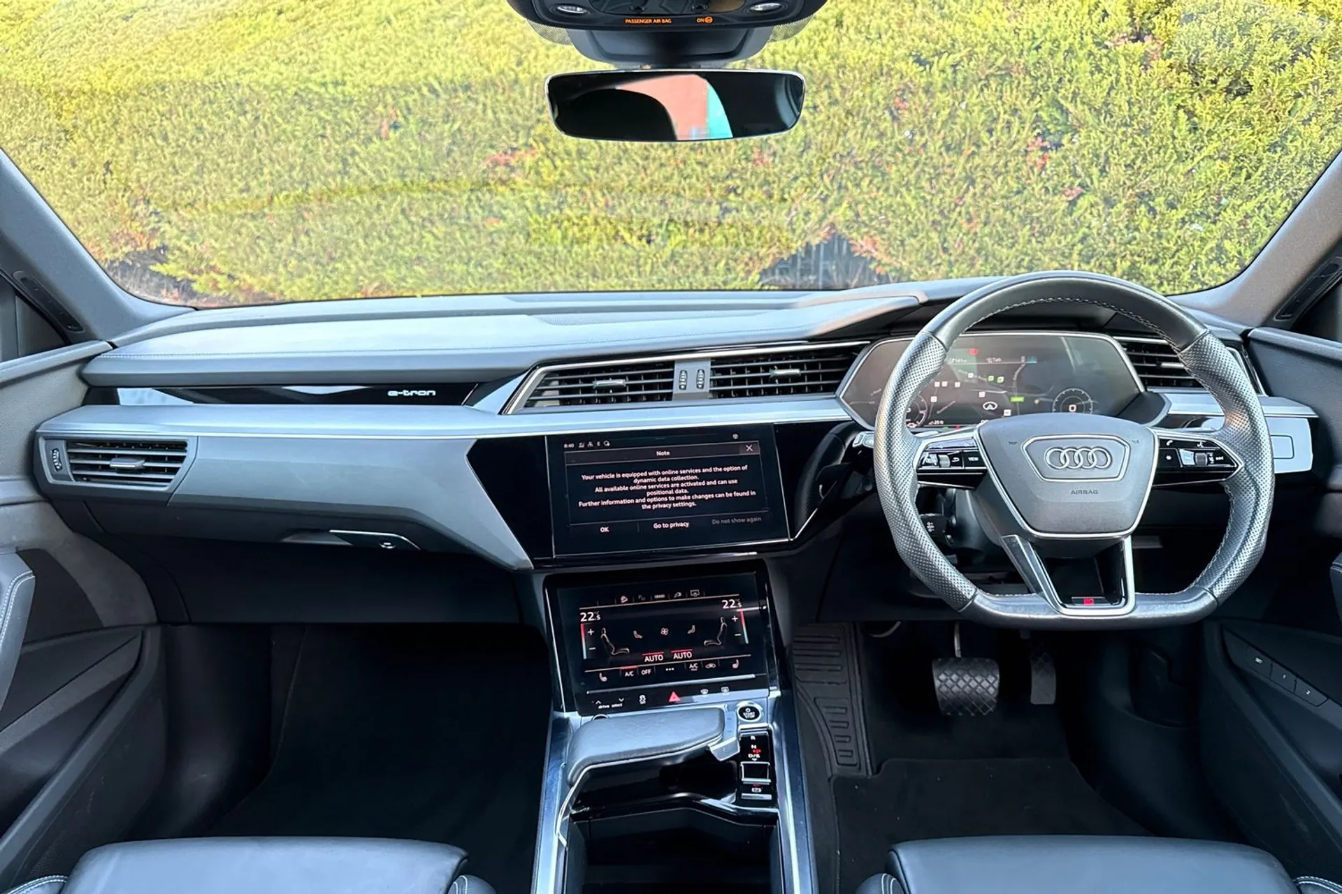 Audi e-tron thumbnail image number 3