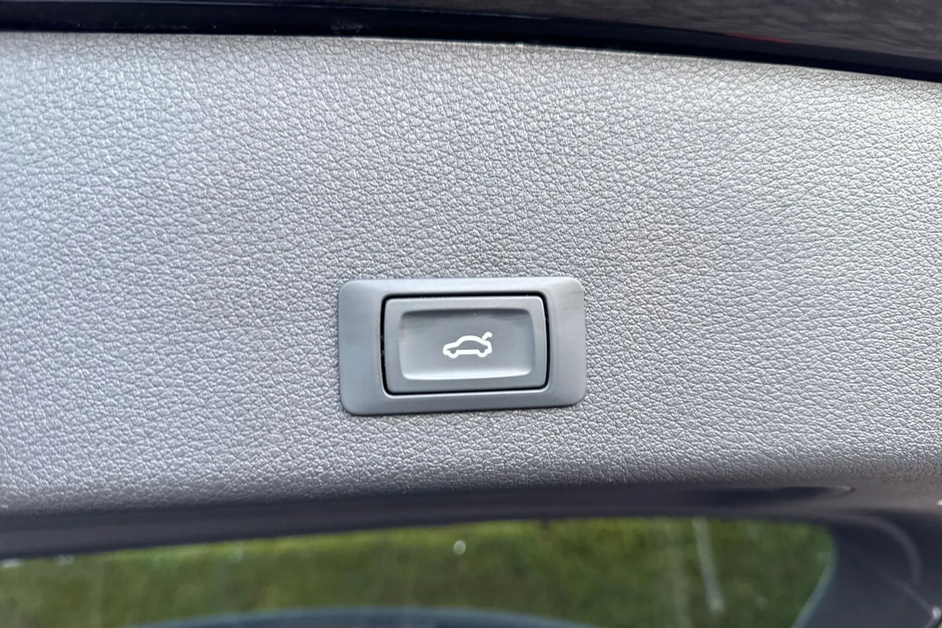 Audi e-tron thumbnail image number 20