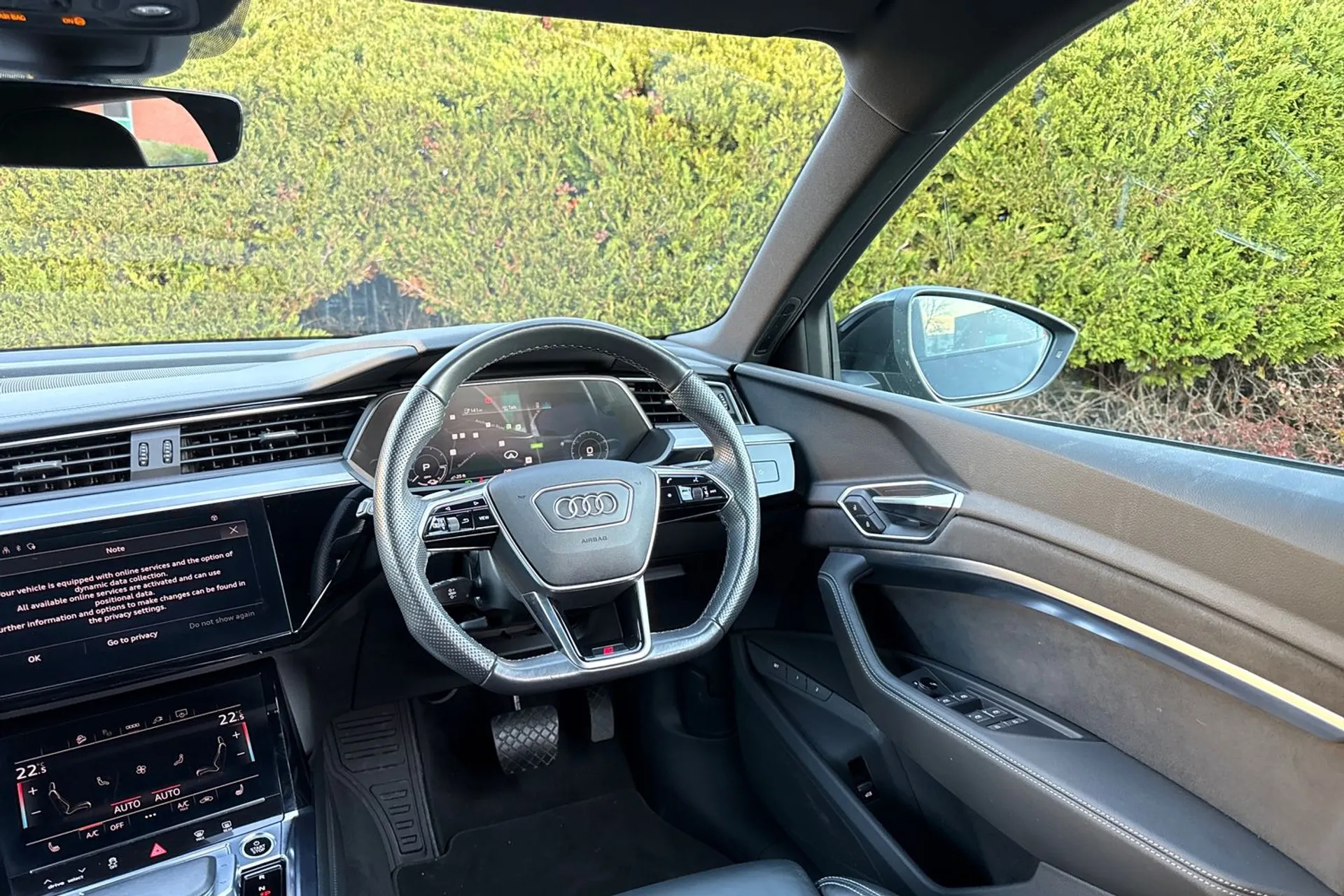 Audi e-tron thumbnail image number 44