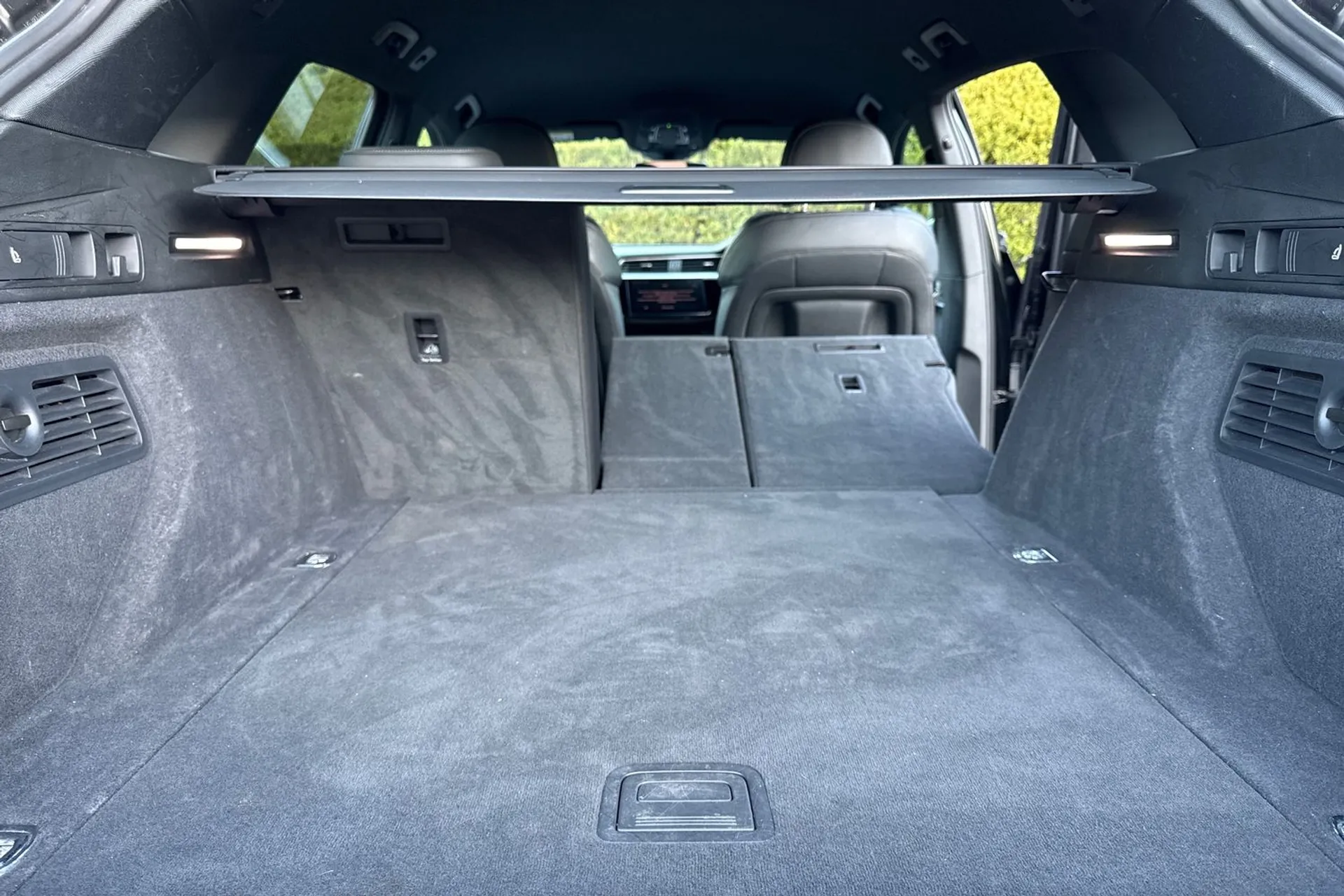 Audi e-tron thumbnail image number 21