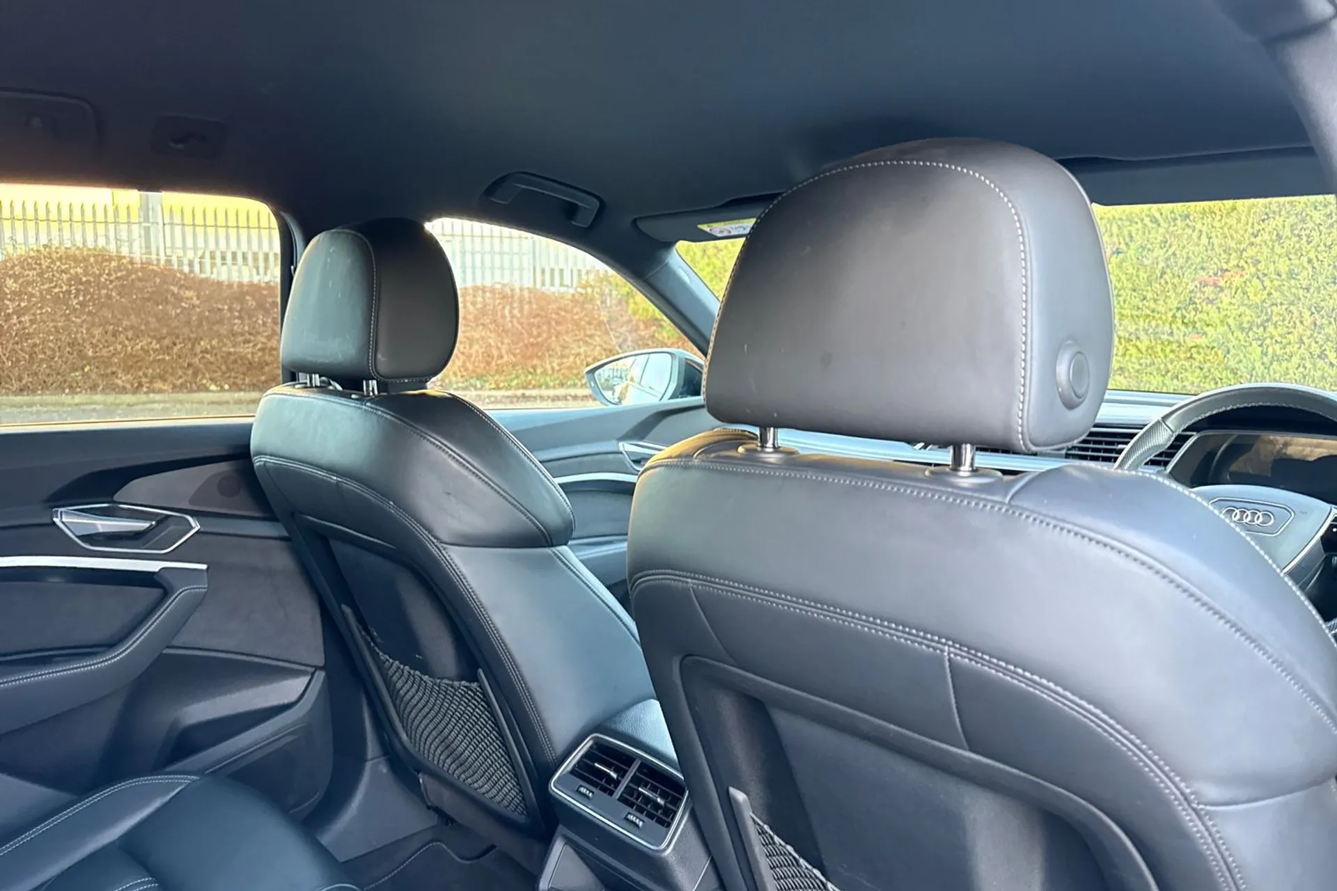 Audi e-tron thumbnail image number 25