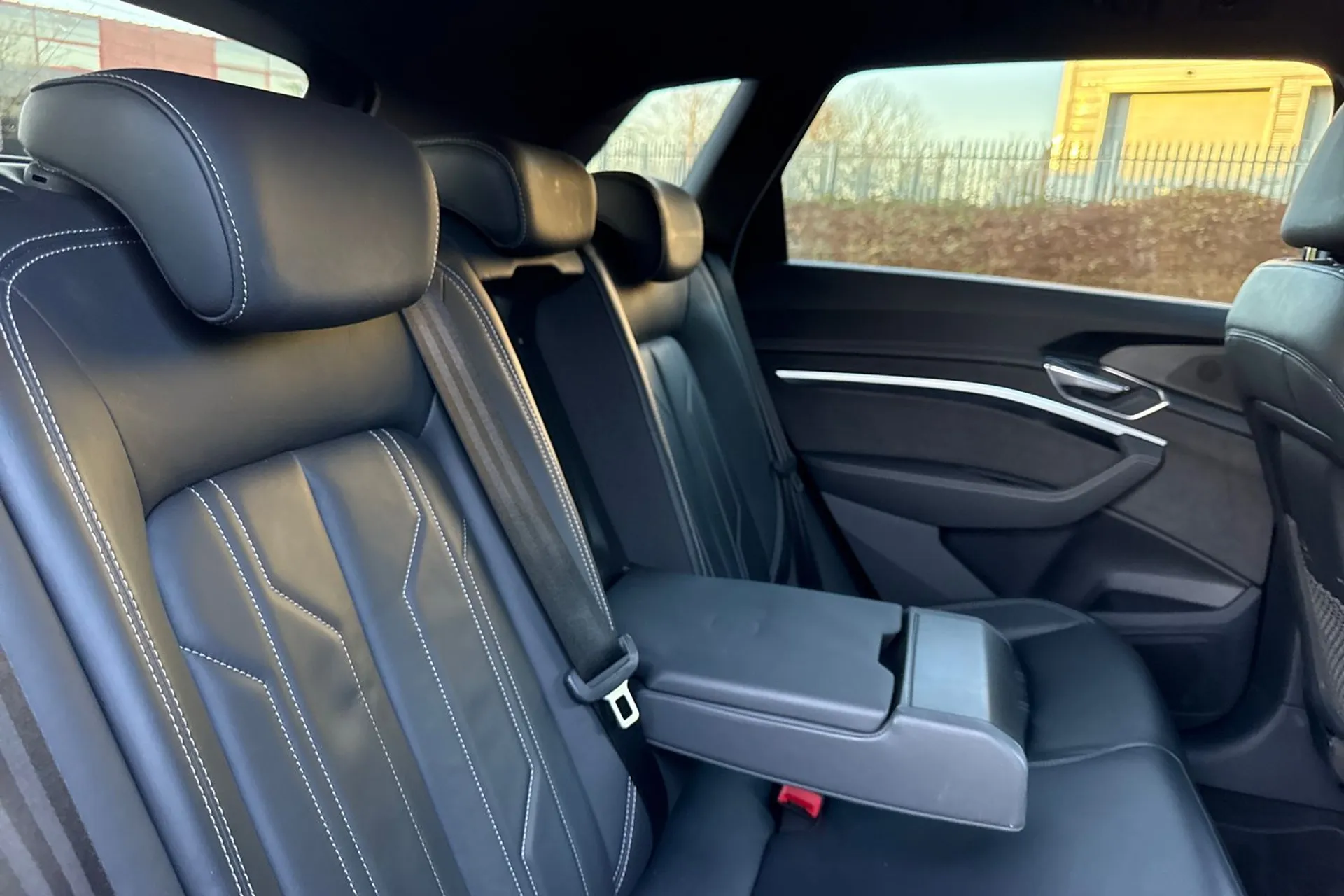 Audi e-tron thumbnail image number 23