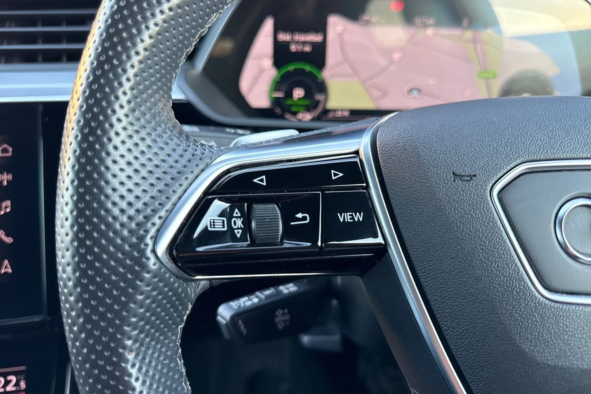 Audi e-tron thumbnail image number 45