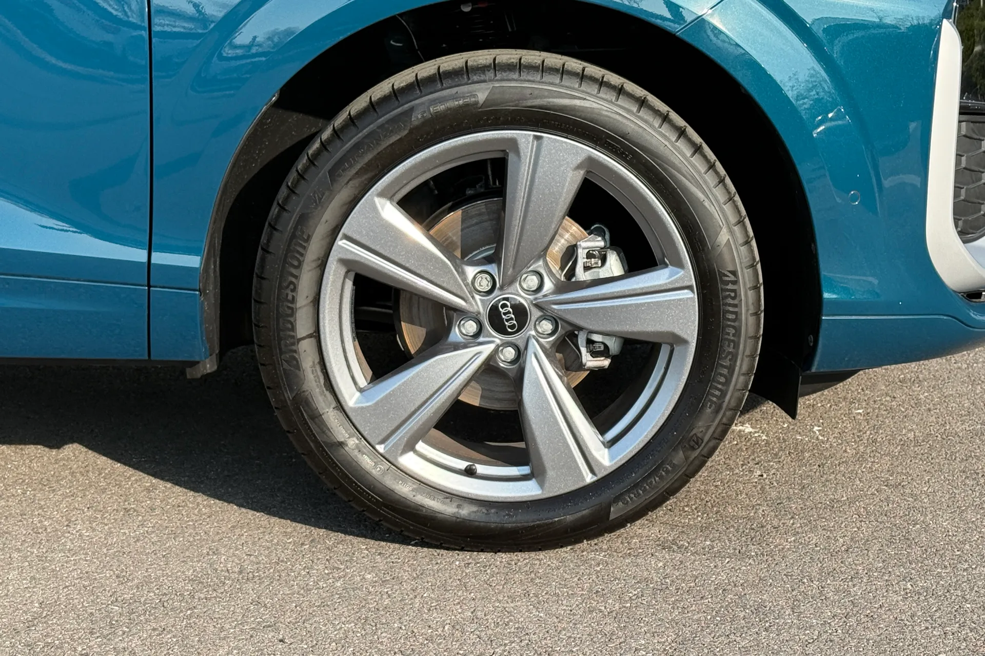 Audi Q3 thumbnail image number 24