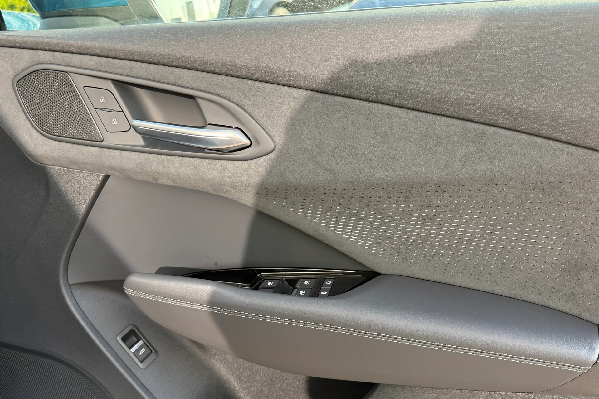 Audi Q3 thumbnail image number 18