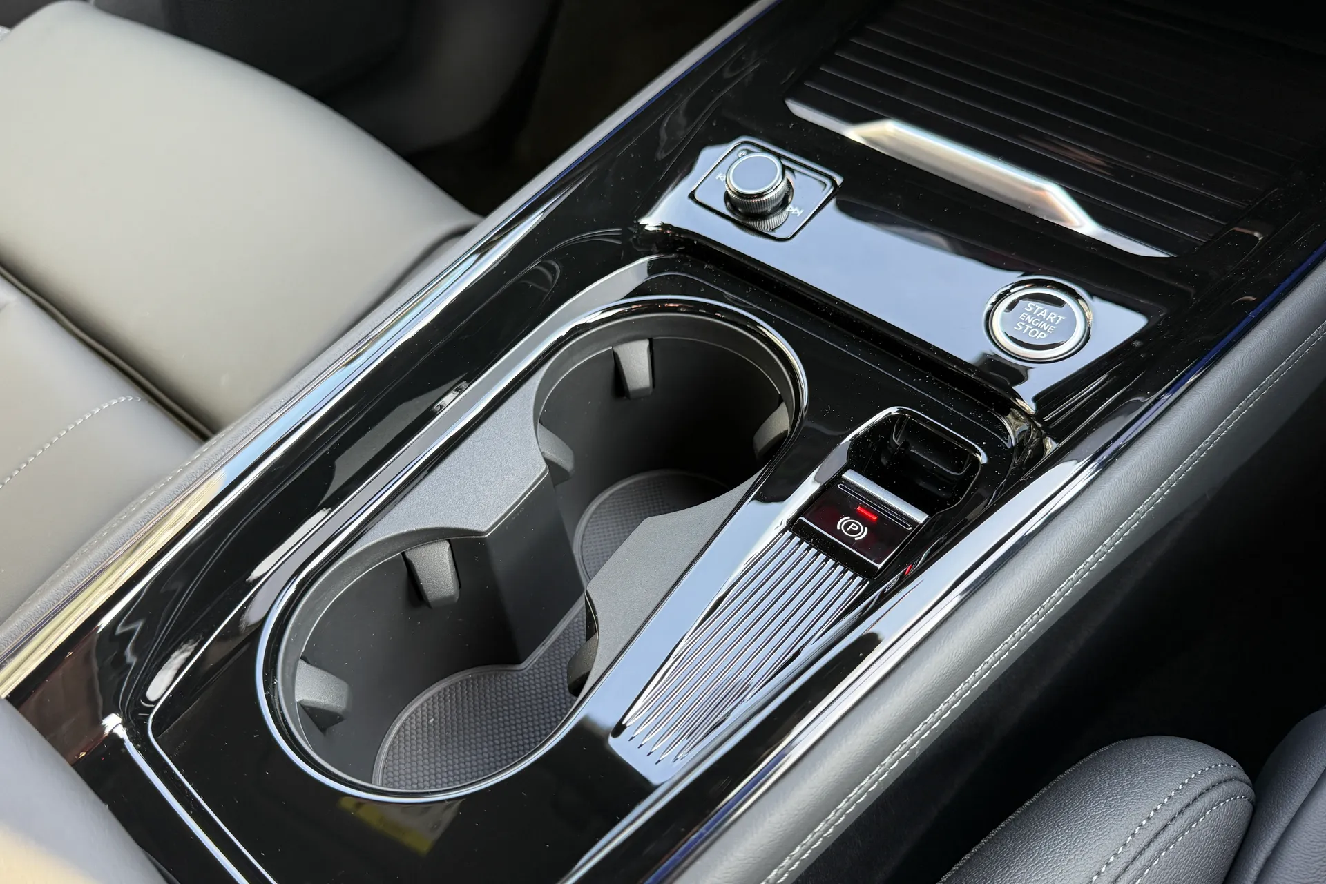 Audi Q3 thumbnail image number 9