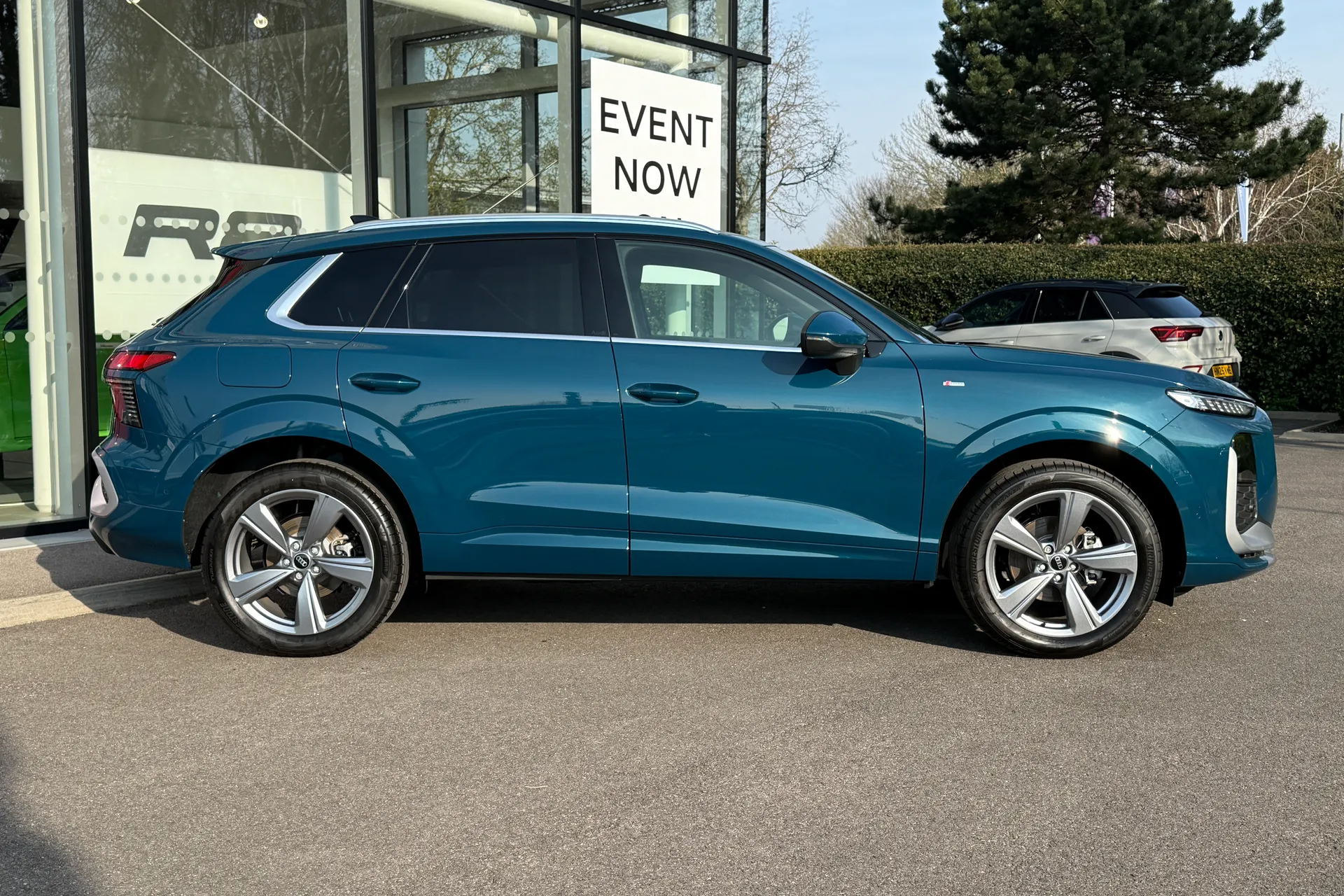 Audi Q3 thumbnail image number 2