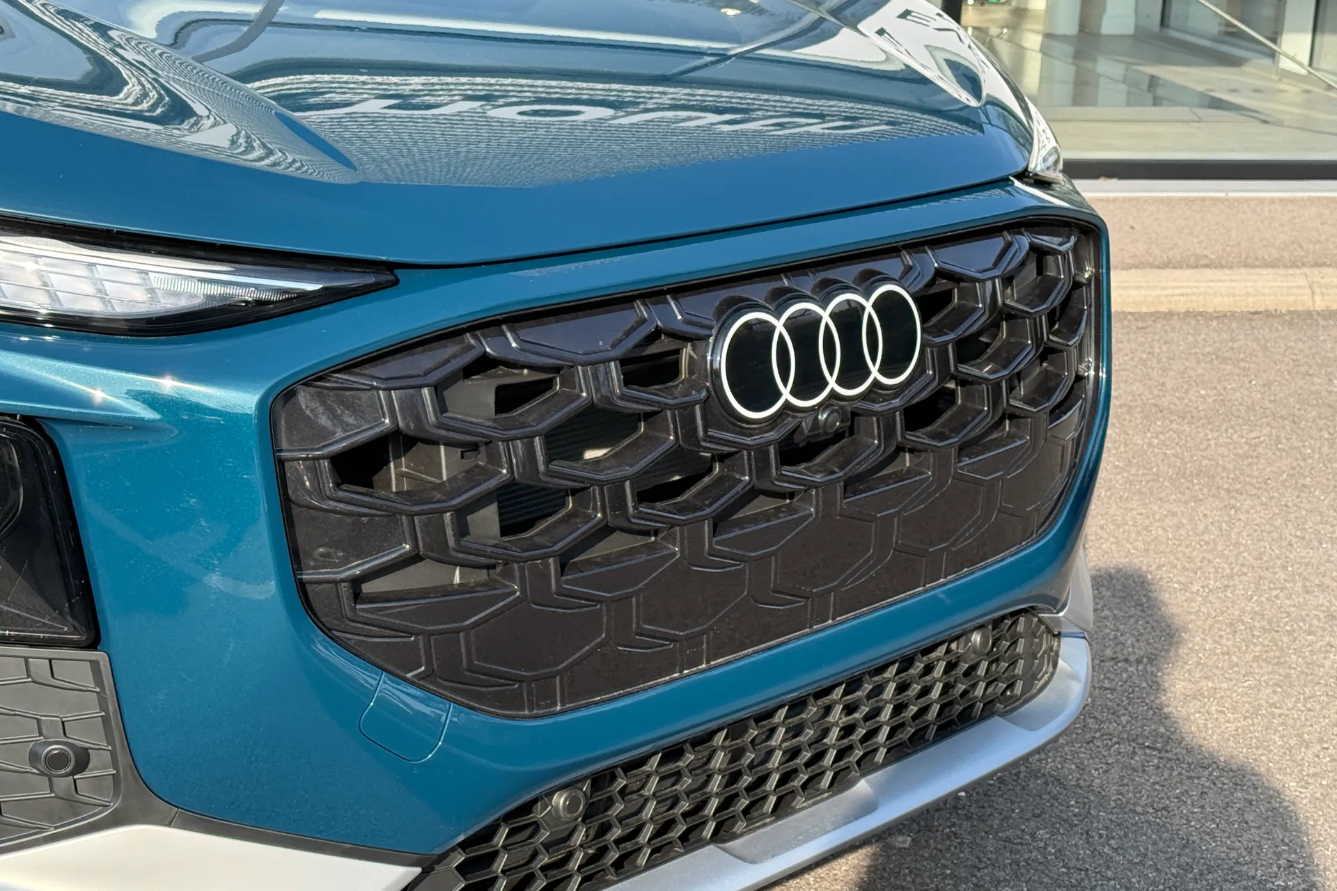 Audi Q3 thumbnail image number 35