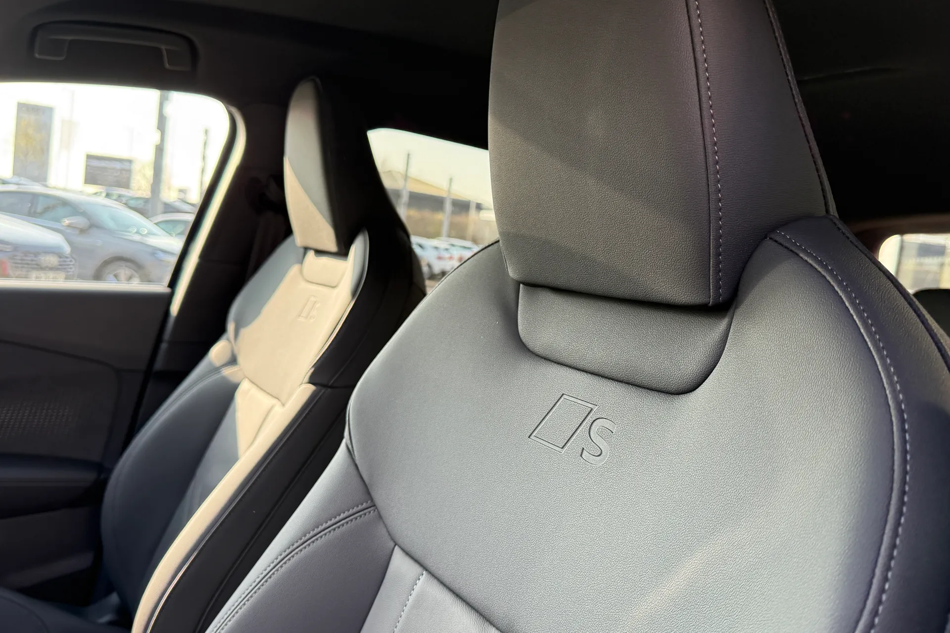 Audi Q3 thumbnail image number 29