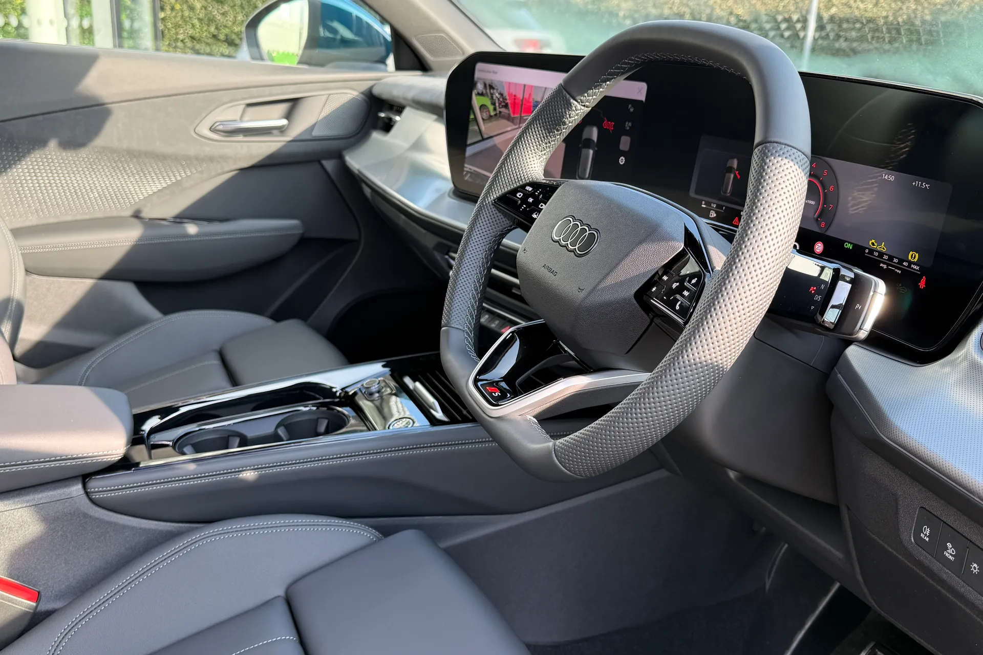 Audi Q3 thumbnail image number 11