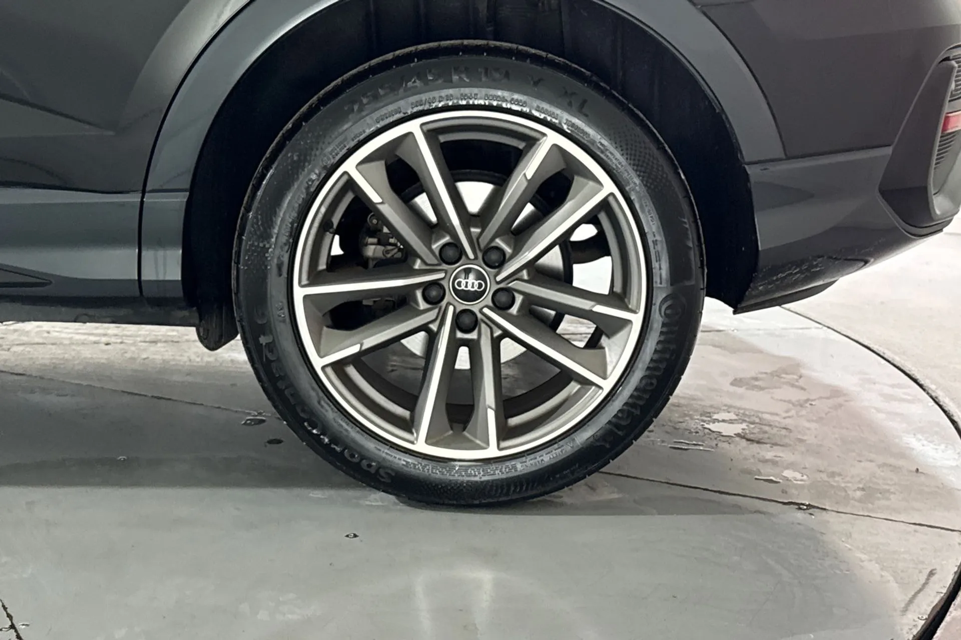 Audi Q3 thumbnail image number 12