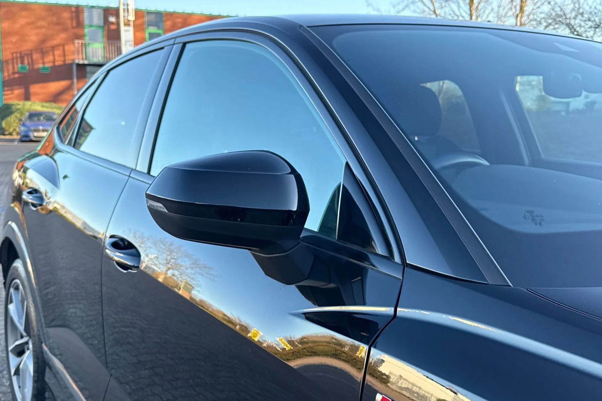 Audi Q3 thumbnail image number 17