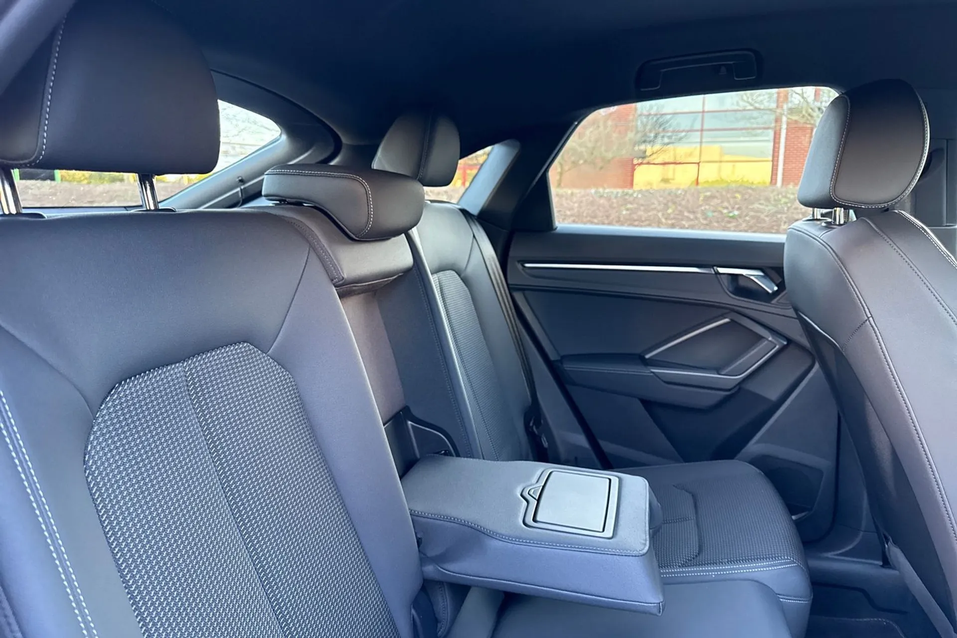 Audi Q3 thumbnail image number 25