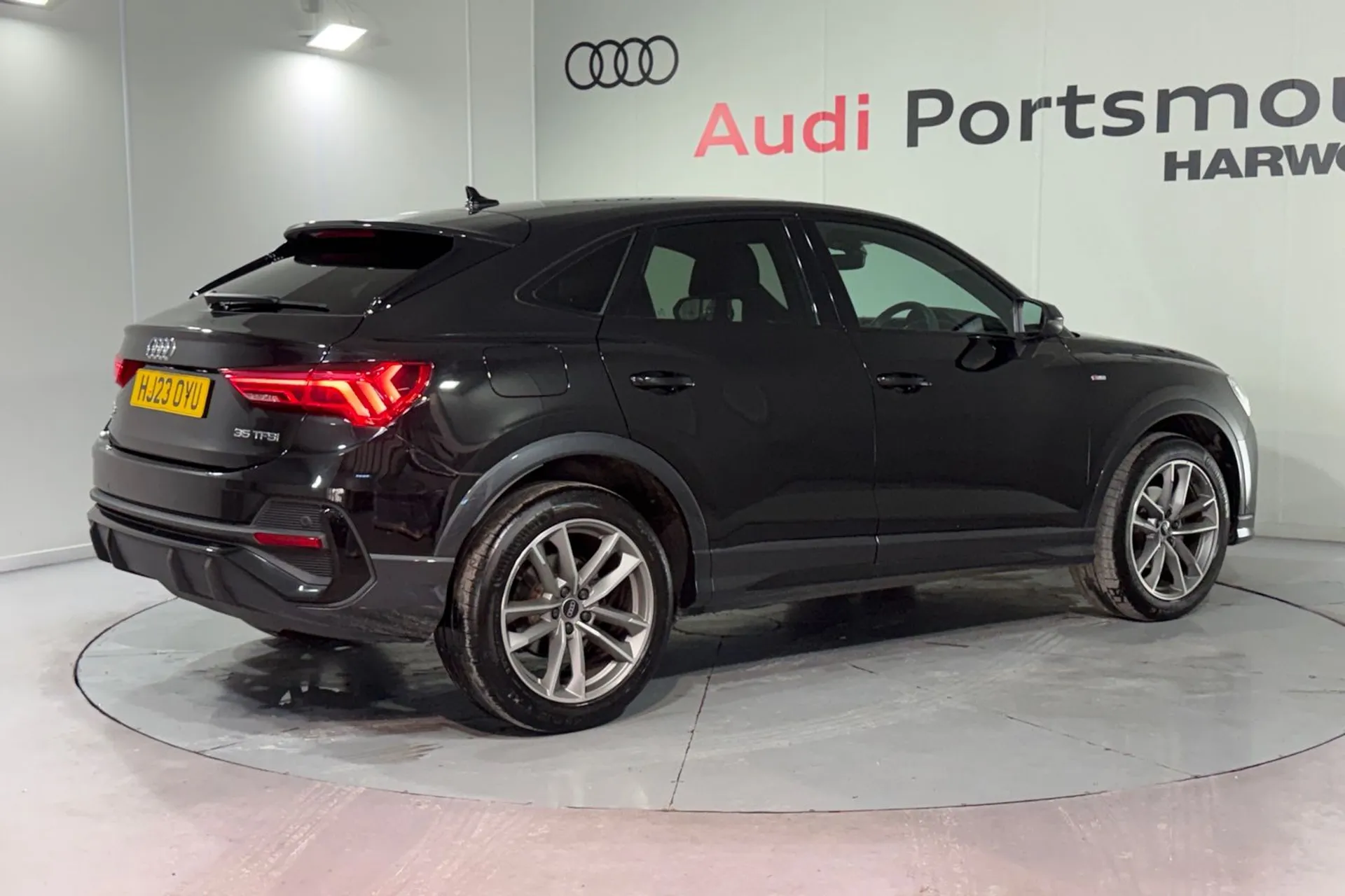 Audi Q3 thumbnail image number 6