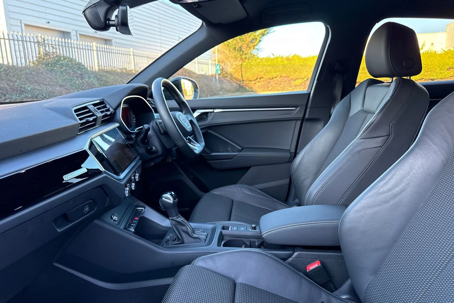 Audi Q3 thumbnail image number 38