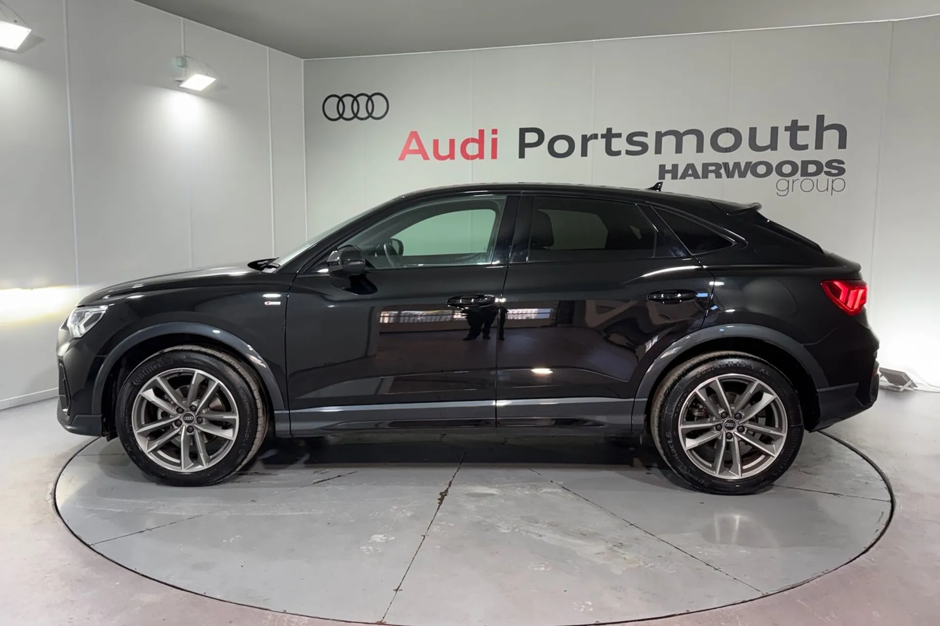 Audi Q3 thumbnail image number 9