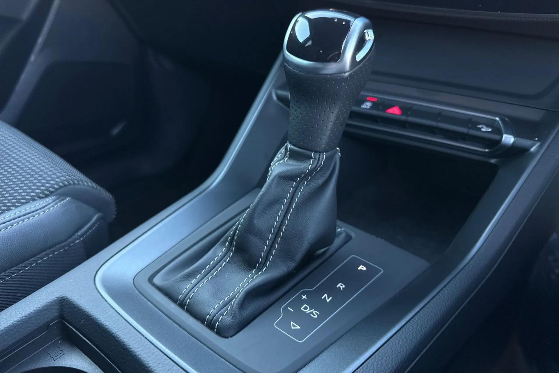 Audi Q3 thumbnail image number 23