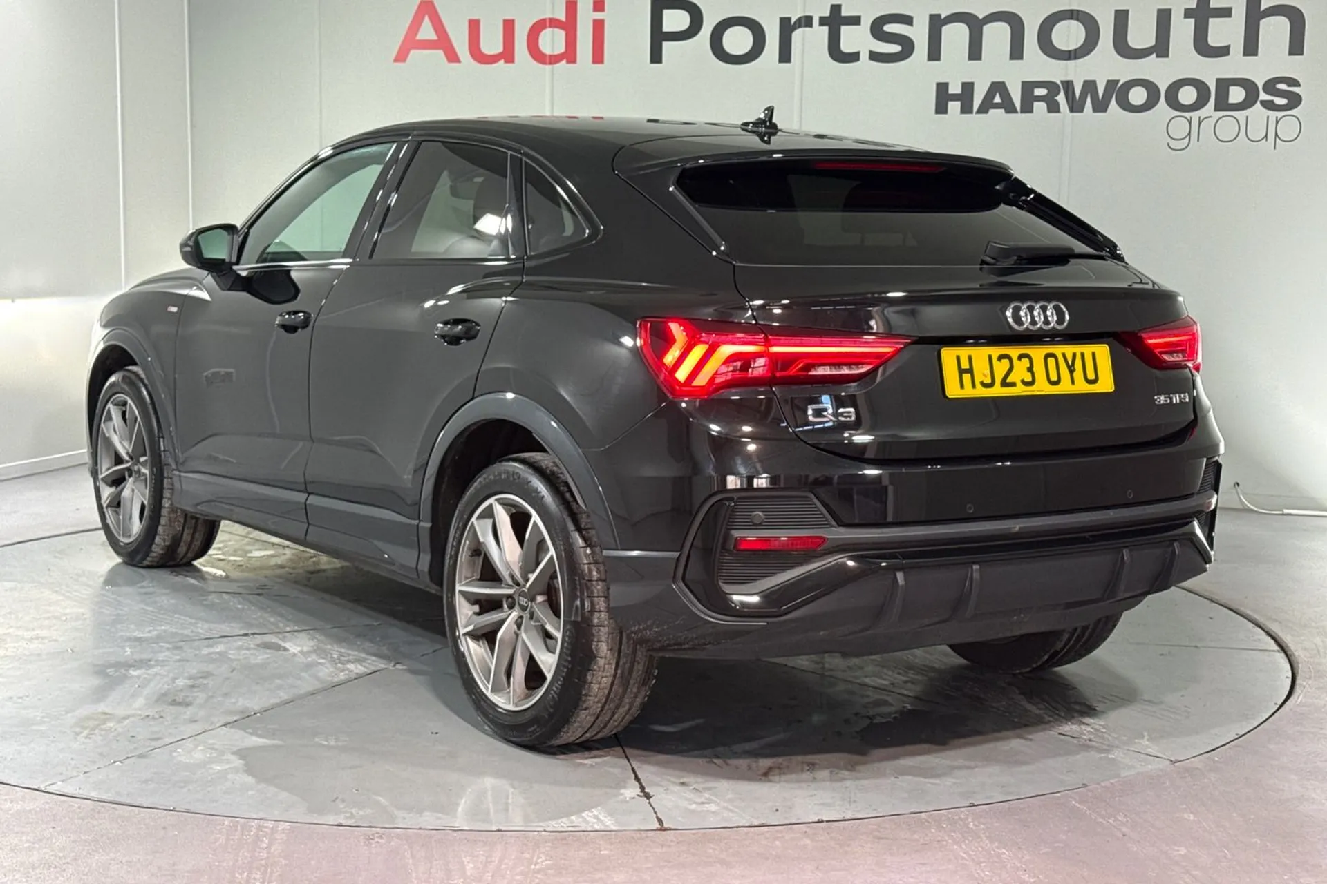 Audi Q3 thumbnail image number 8