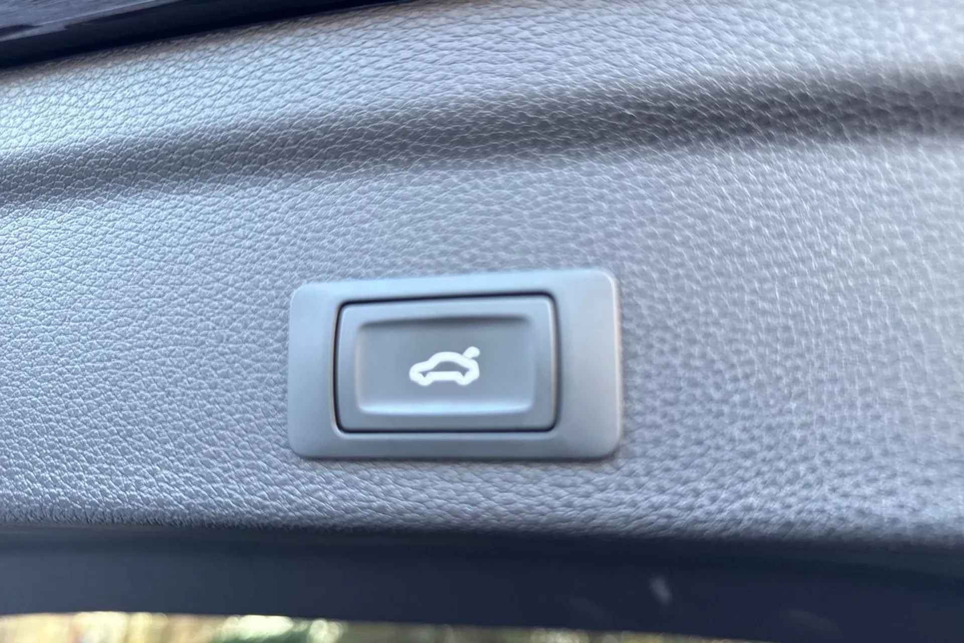 Audi Q3 thumbnail image number 20