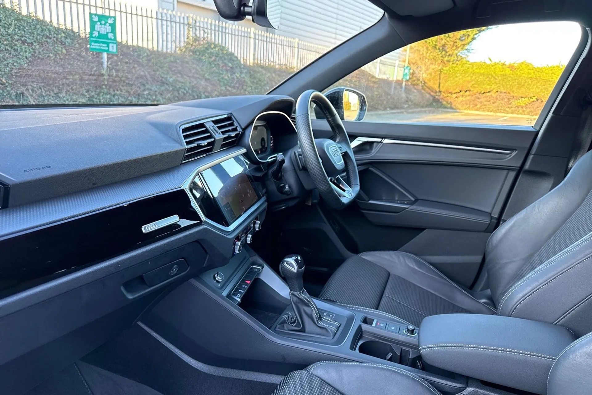 Audi Q3 thumbnail image number 35