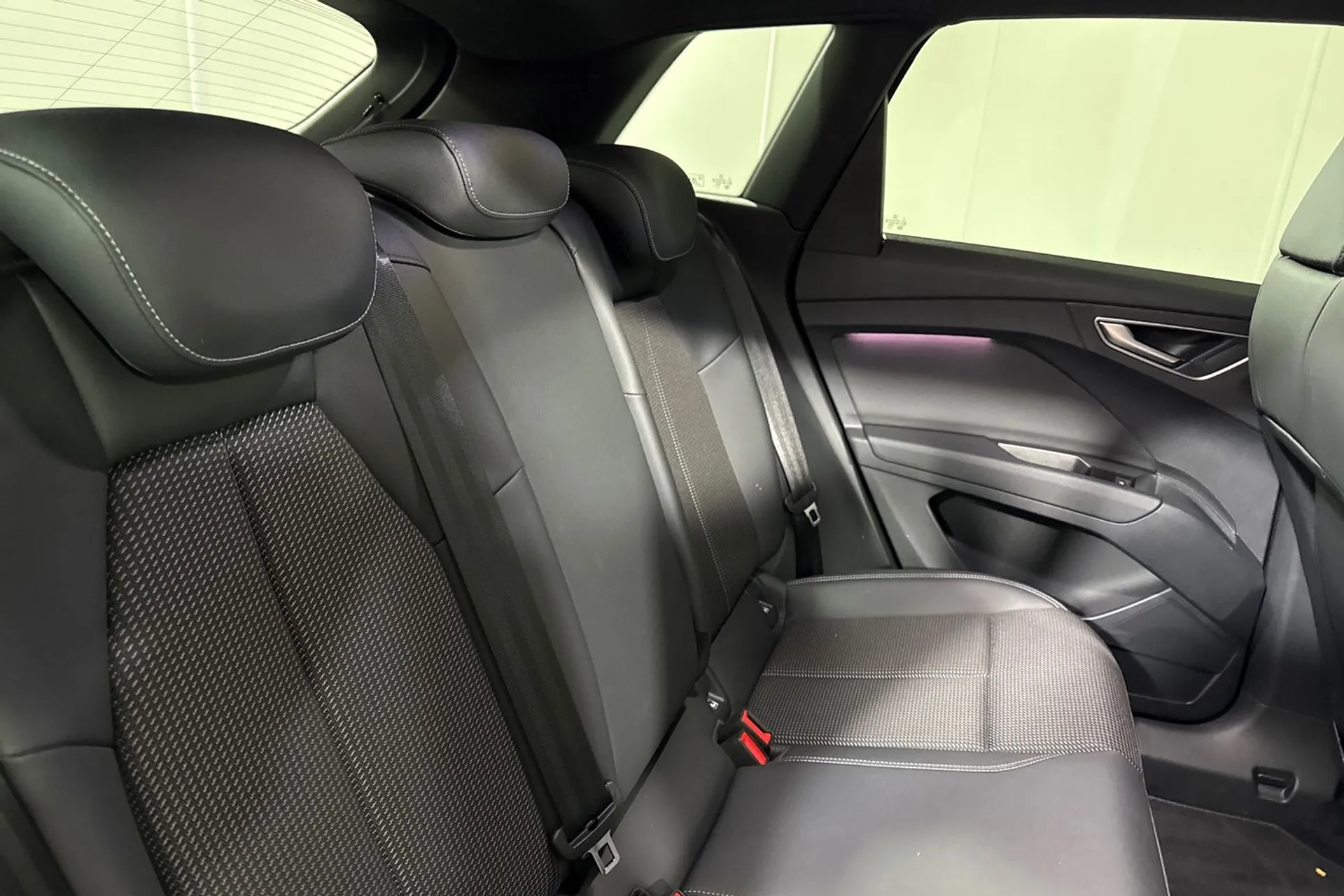 Audi Q4 thumbnail image number 21