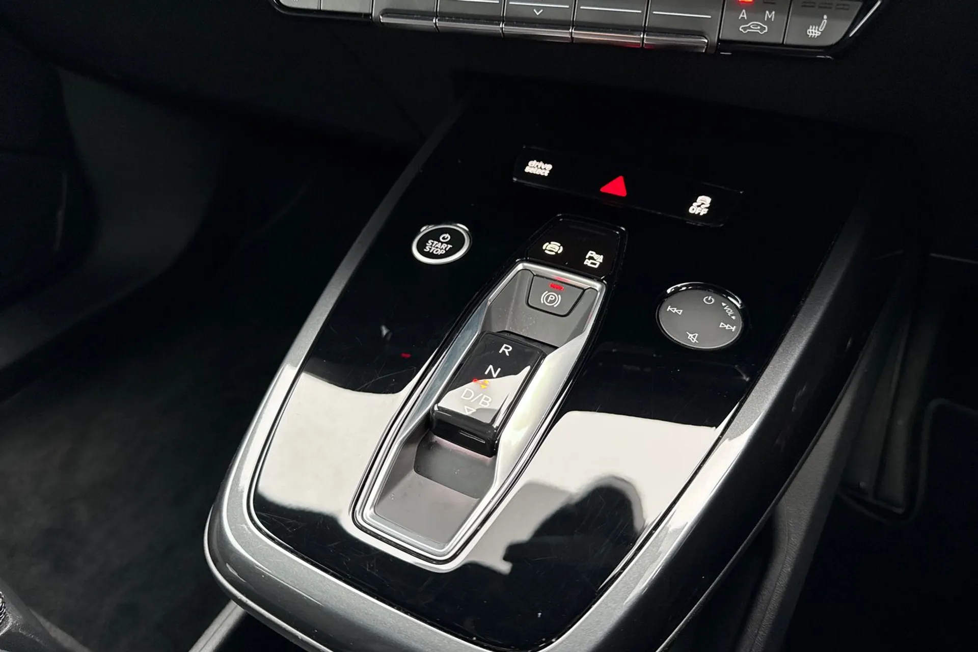 Audi Q4 thumbnail image number 36