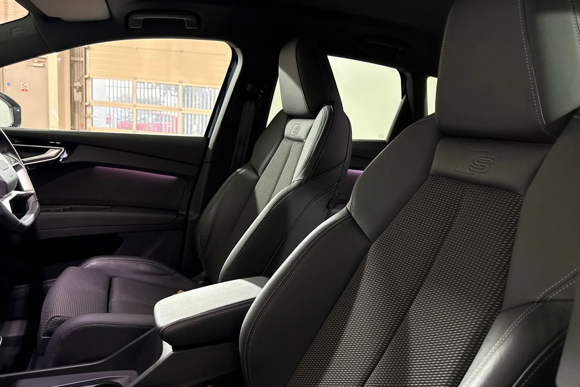 Audi Q4 thumbnail image number 28